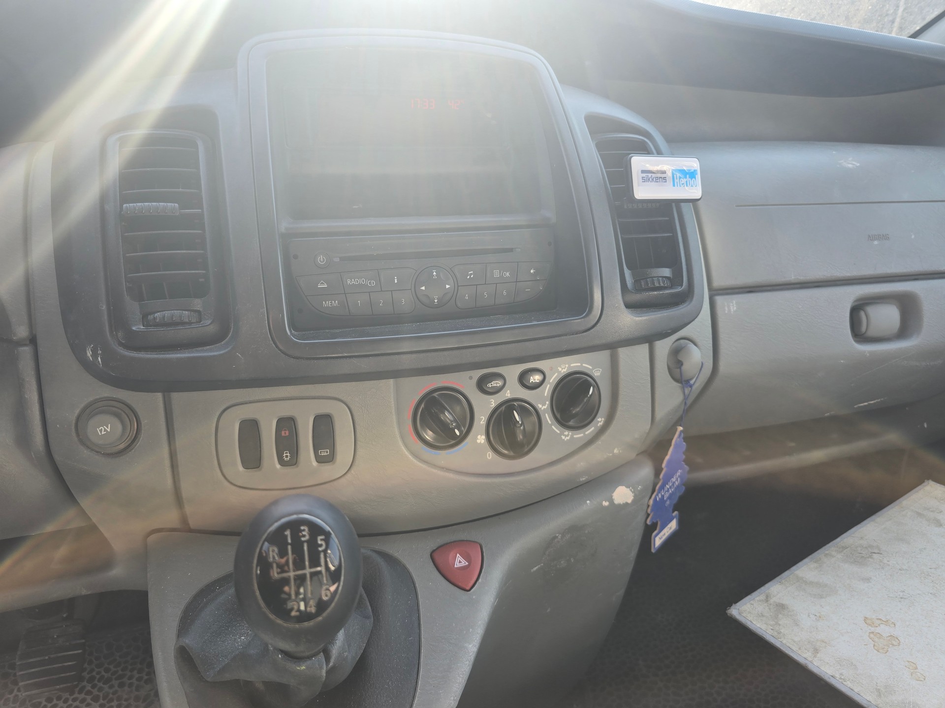 RENAULT Trafic 2.0 dCi 115 2.9t L2H1-image-7
