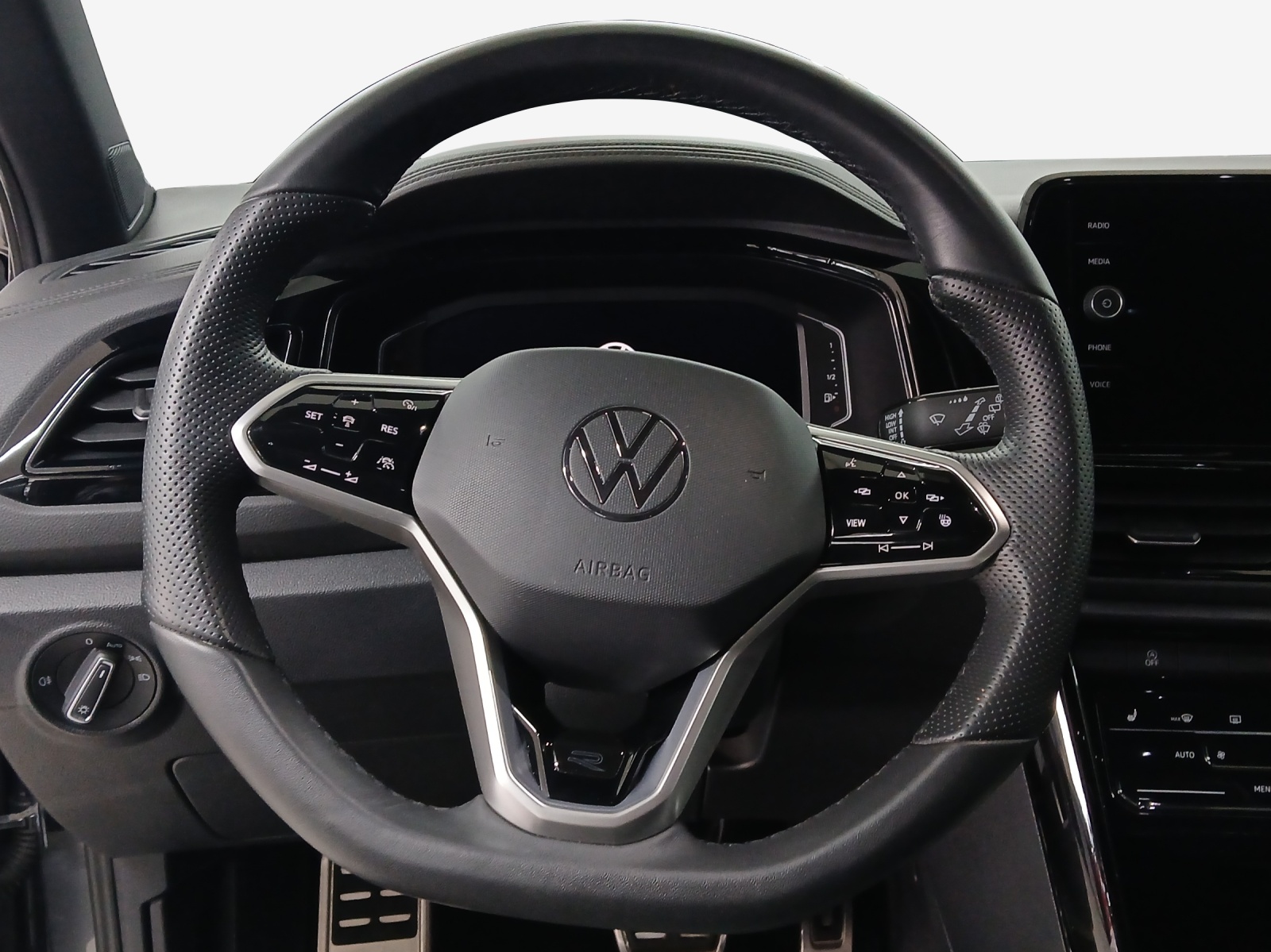 VW T-Roc 2.0 TSI R-Line DSG 4Motion-image-9