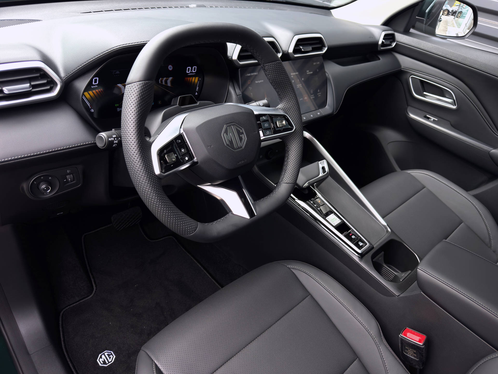 MG ZS 1.5 Hybrid+ Luxury Sunroof-image-14