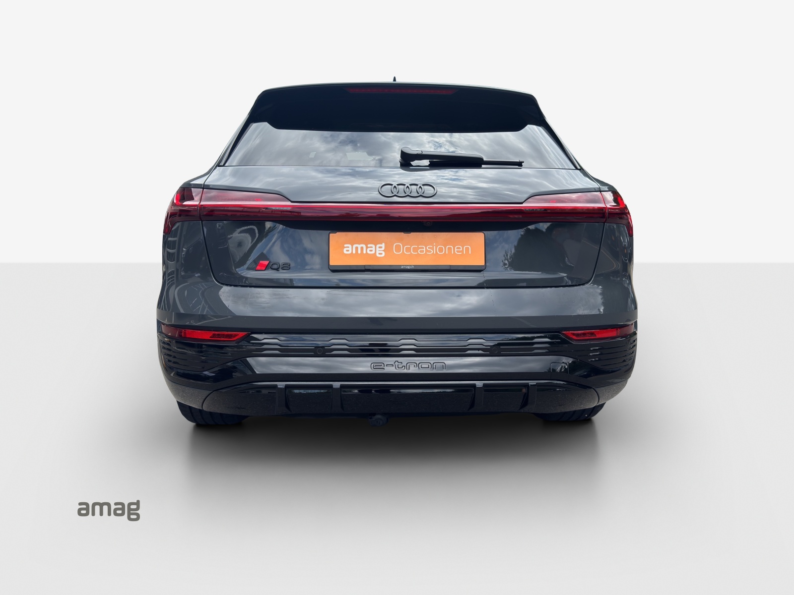 AUDI Q8 50 e-tron Black Edition quattro-image-3