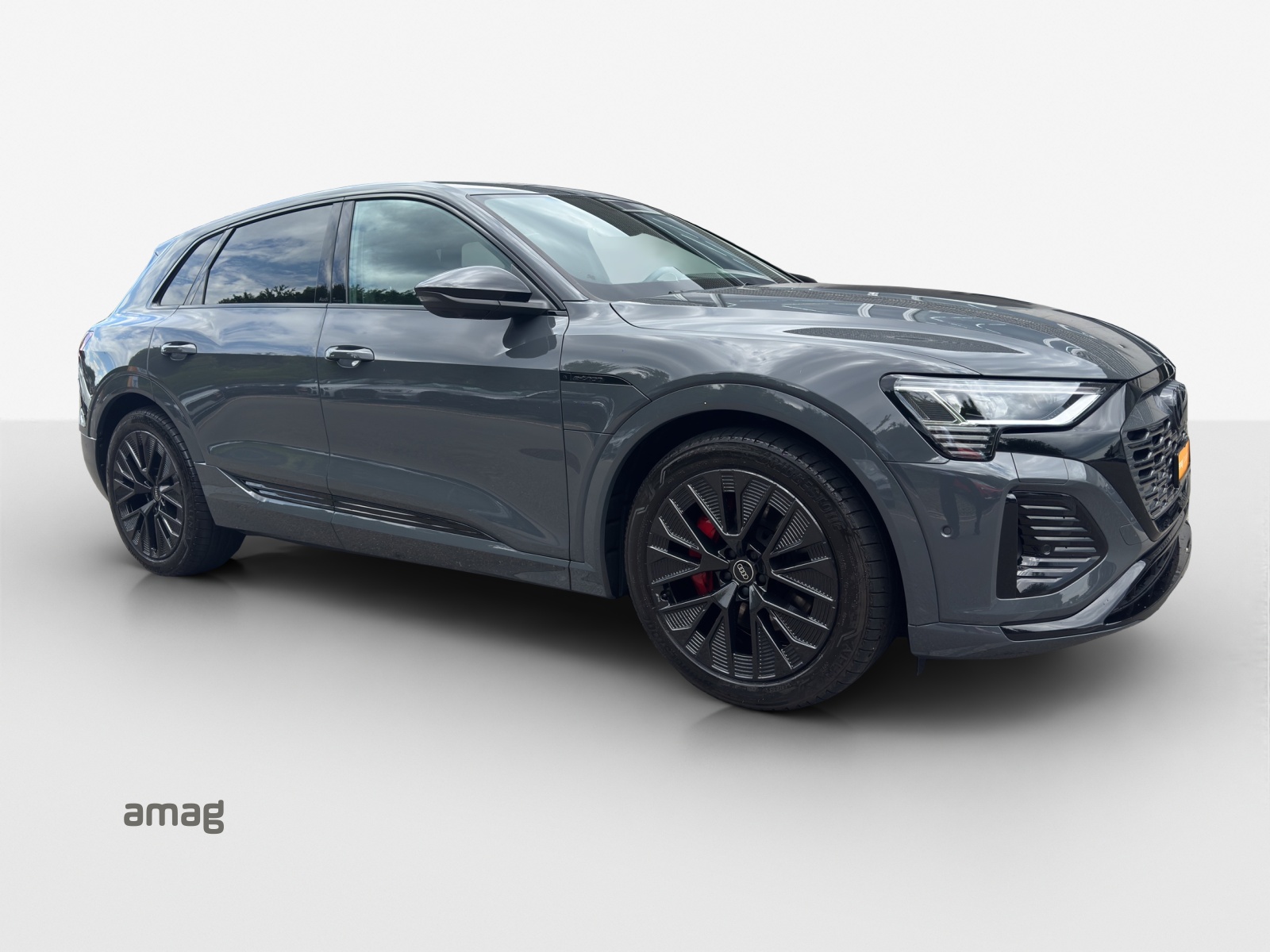 AUDI Q8 50 e-tron Black Edition quattro-image-5