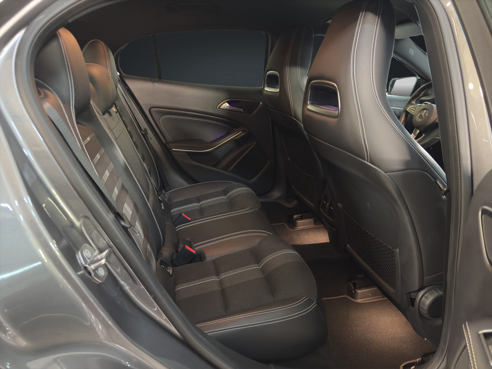 MERCEDES-BENZ GLA 200 Night Star 7G-DCT-image-14