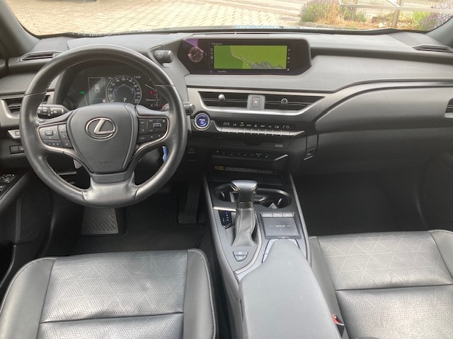 LEXUS UX 250h Excellence AWD Automatic-image-9