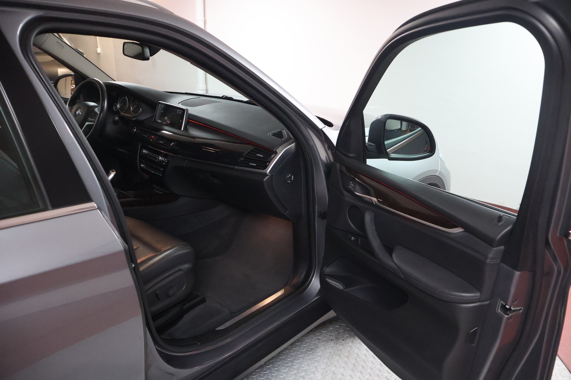 BMW X5 xDrive 35i Steptronic-image-12