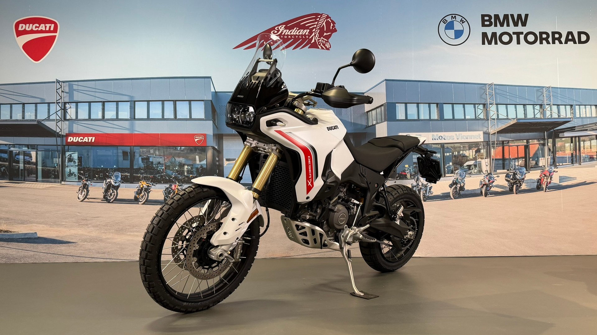 DUCATI DESERT X-showroom-element-2