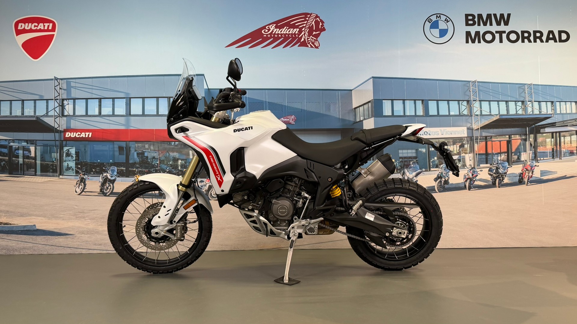 DUCATI DESERT X-showroom-element-3