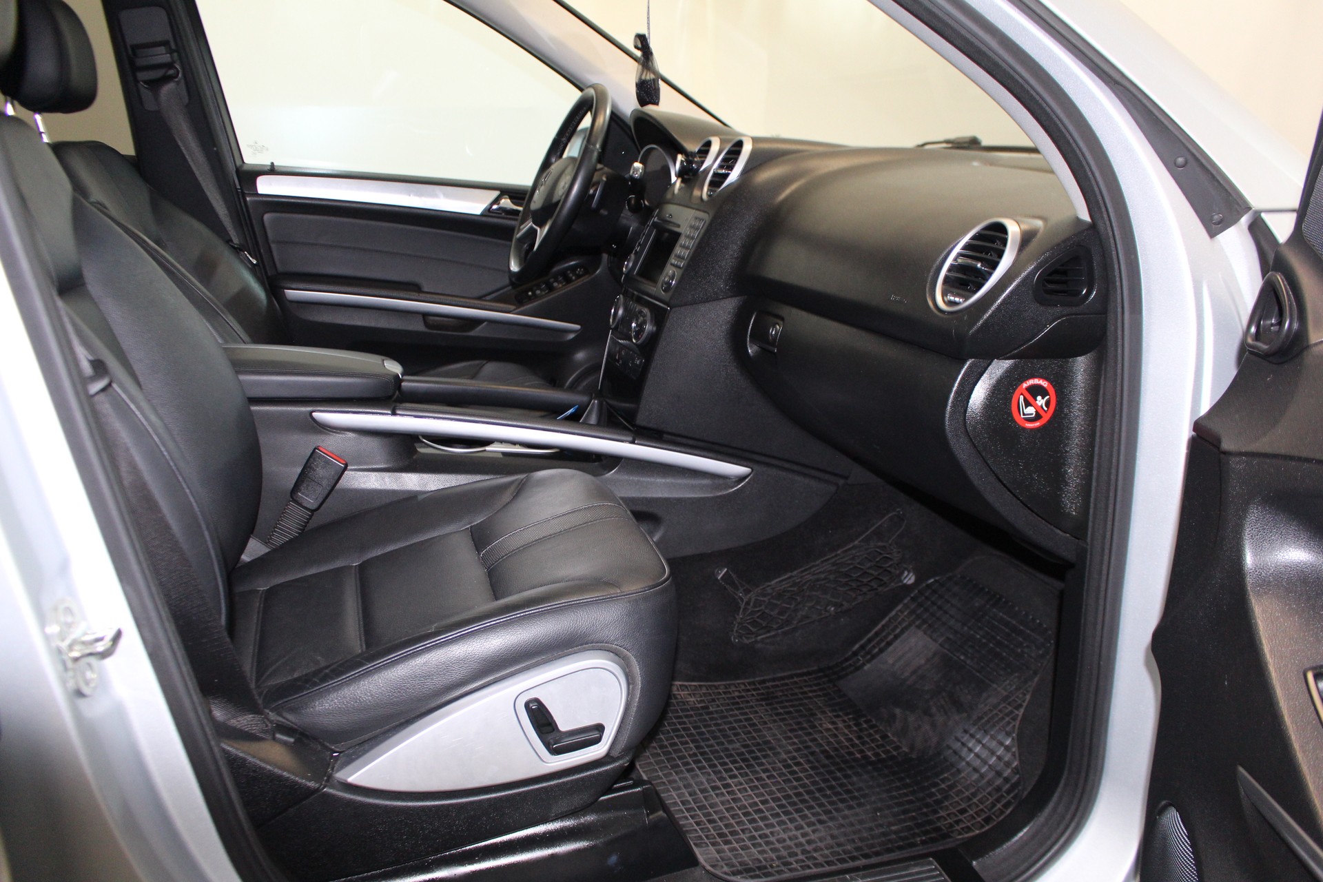 MERCEDES-BENZ ML 300 CDI BlueEF-image-10