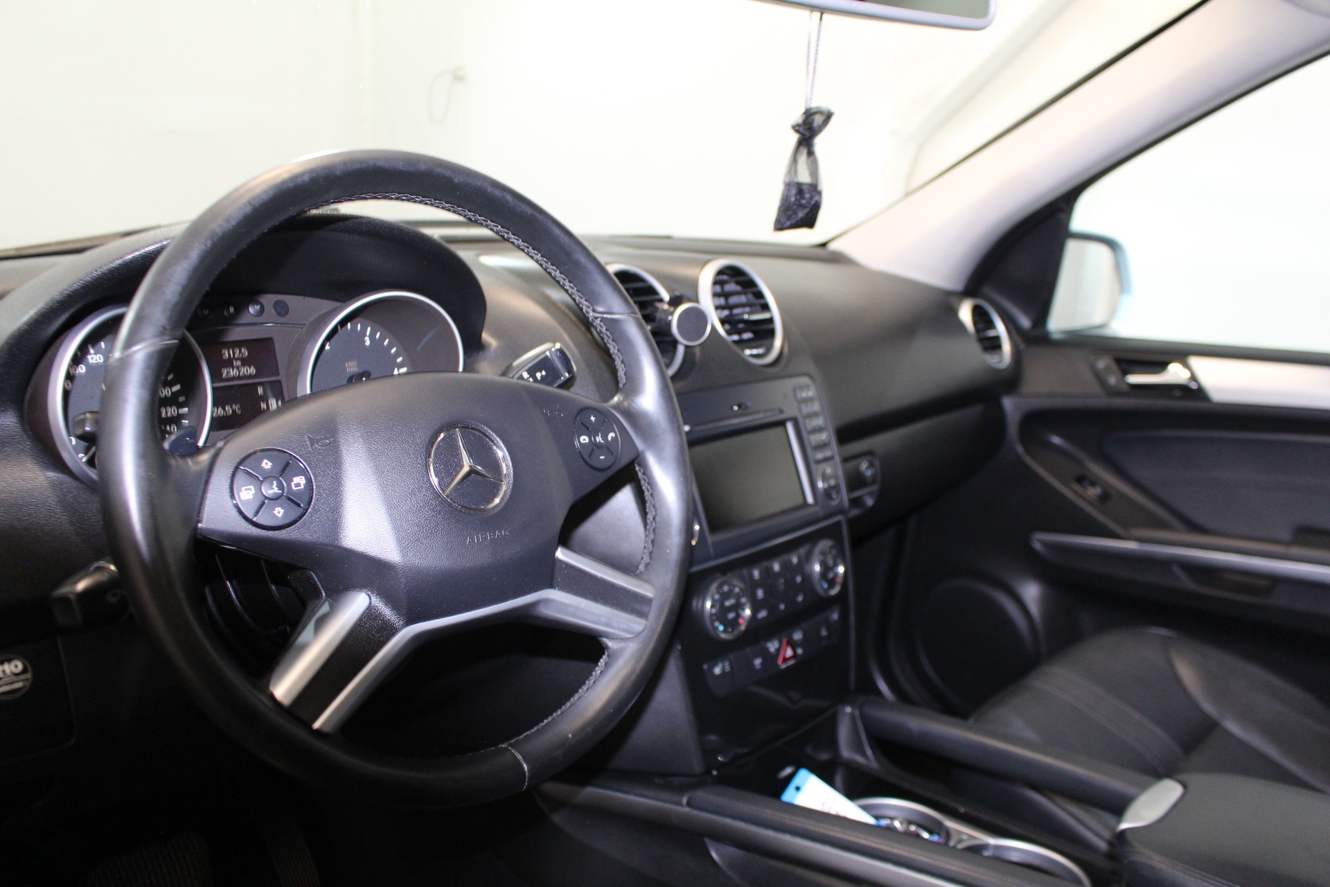 MERCEDES-BENZ ML 300 CDI BlueEF-image-11
