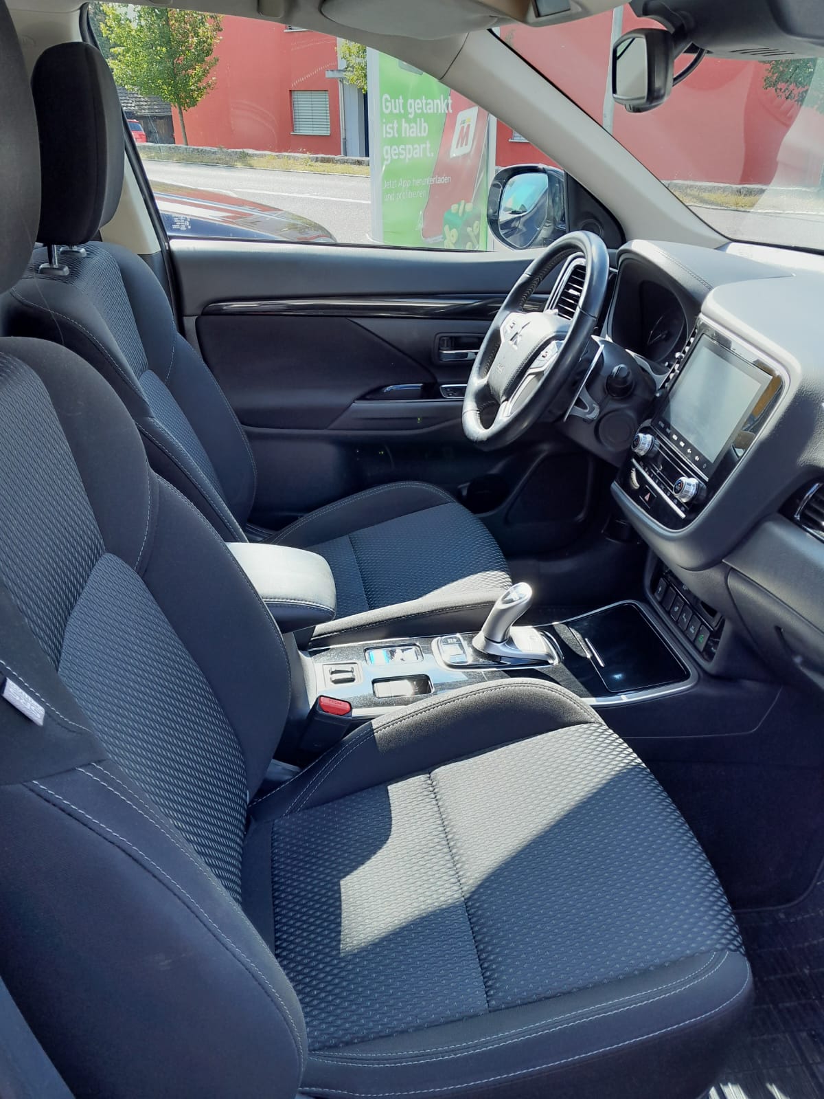 MITSUBISHI 2.4 PHEV Style-image-4