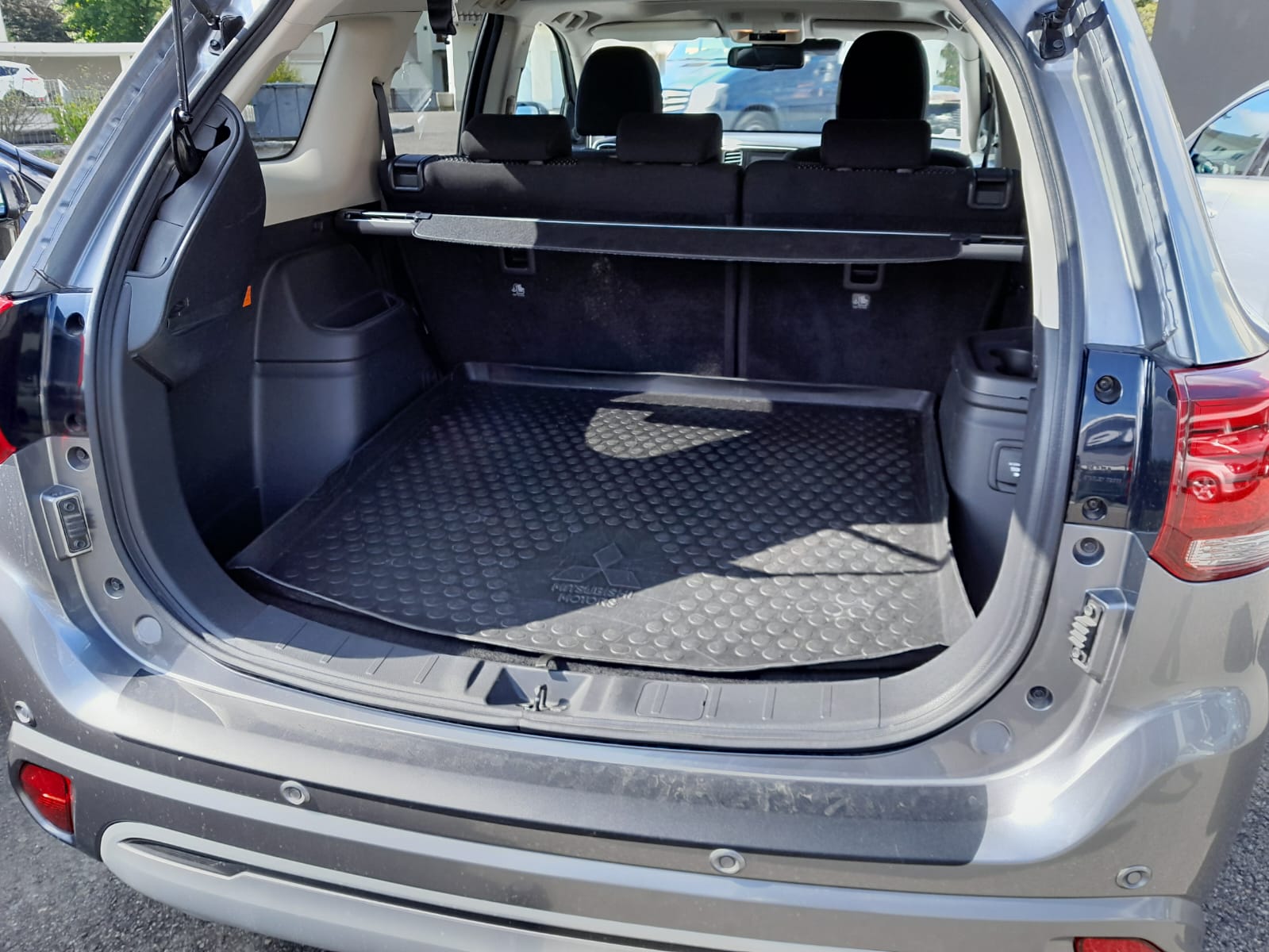 MITSUBISHI 2.4 PHEV Style-image-2
