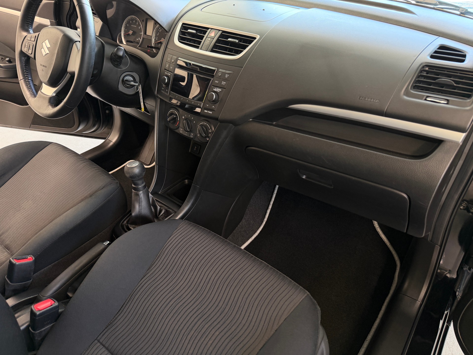 SUZUKI Swift 1.2i 16V GL 4x4-image-17