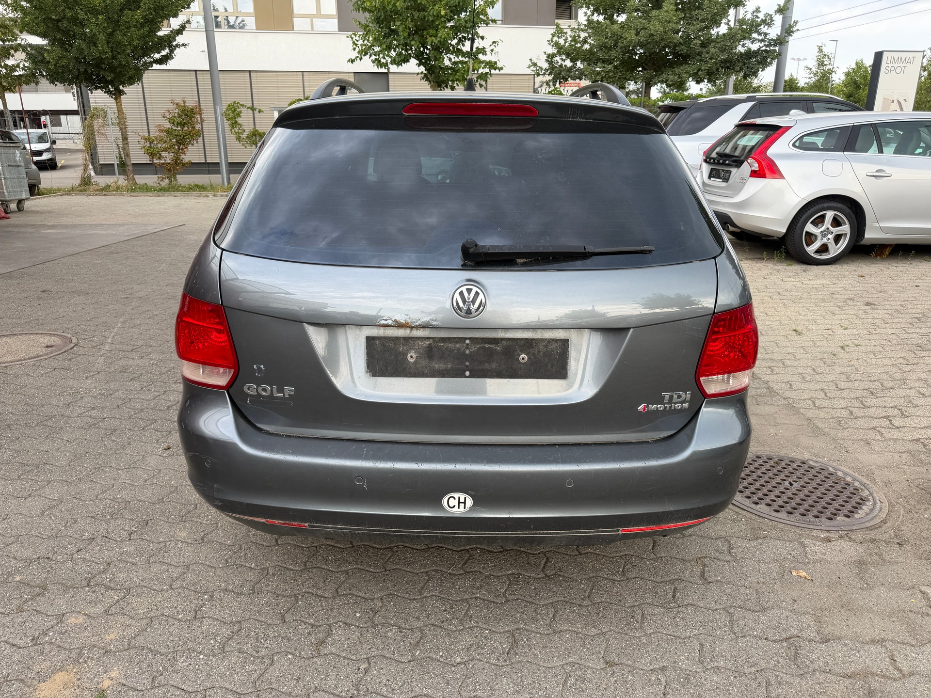 VW Golf Variant 1.9 TDI Comfortline 4Motion-image-5