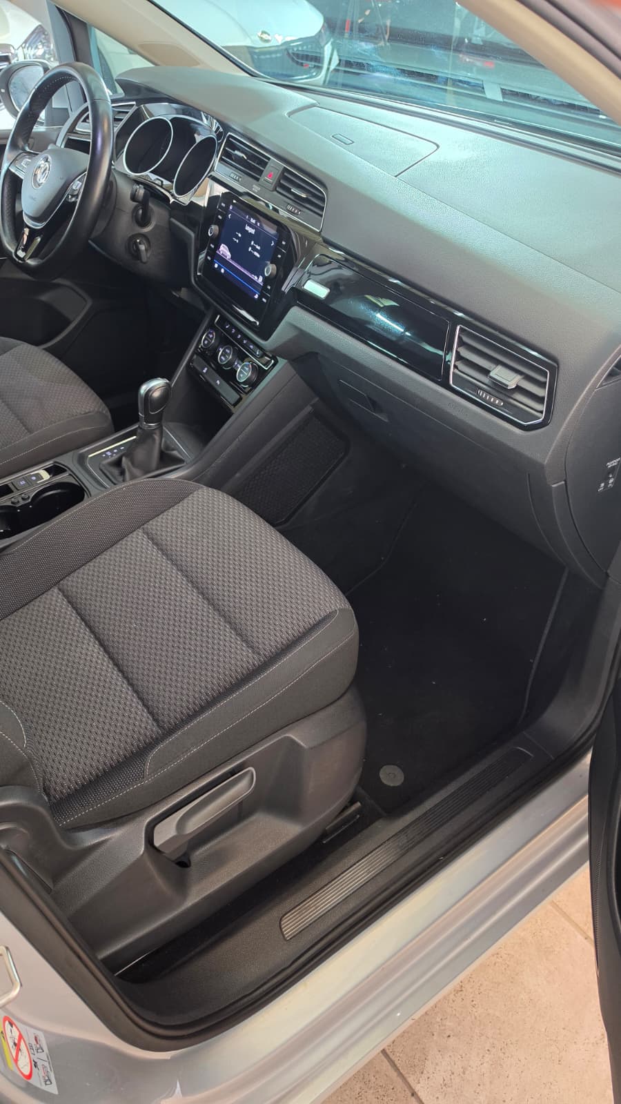 VW Touran 1.6 TDI BlueMotion Technology Trendline DSG, TOP FAHRZEUG, FRISCH AB SERVICE UND FRISCH AB MFK-image-10