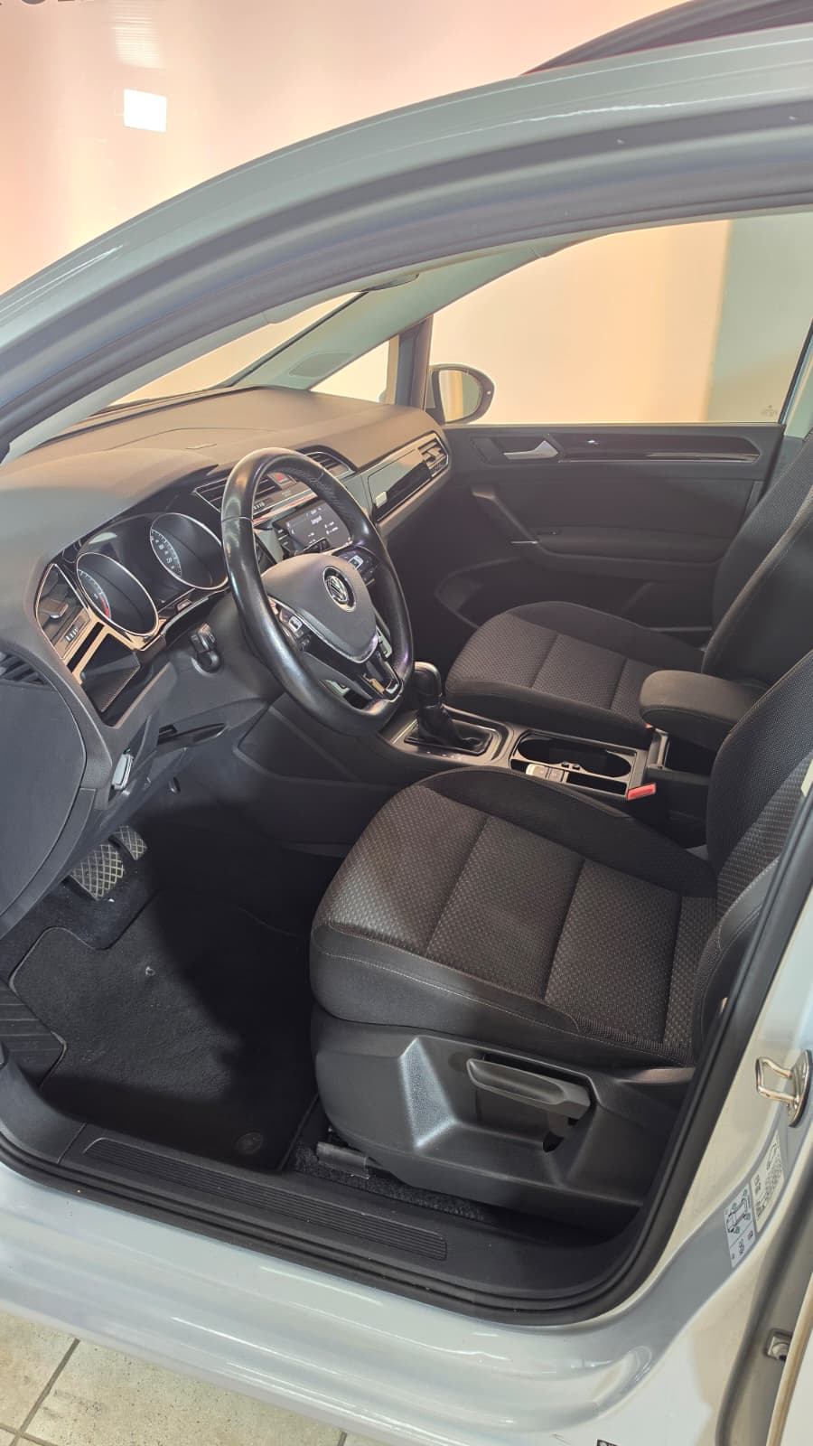 VW Touran 1.6 TDI BlueMotion Technology Trendline DSG, TOP FAHRZEUG, FRISCH AB SERVICE UND FRISCH AB MFK-image-9