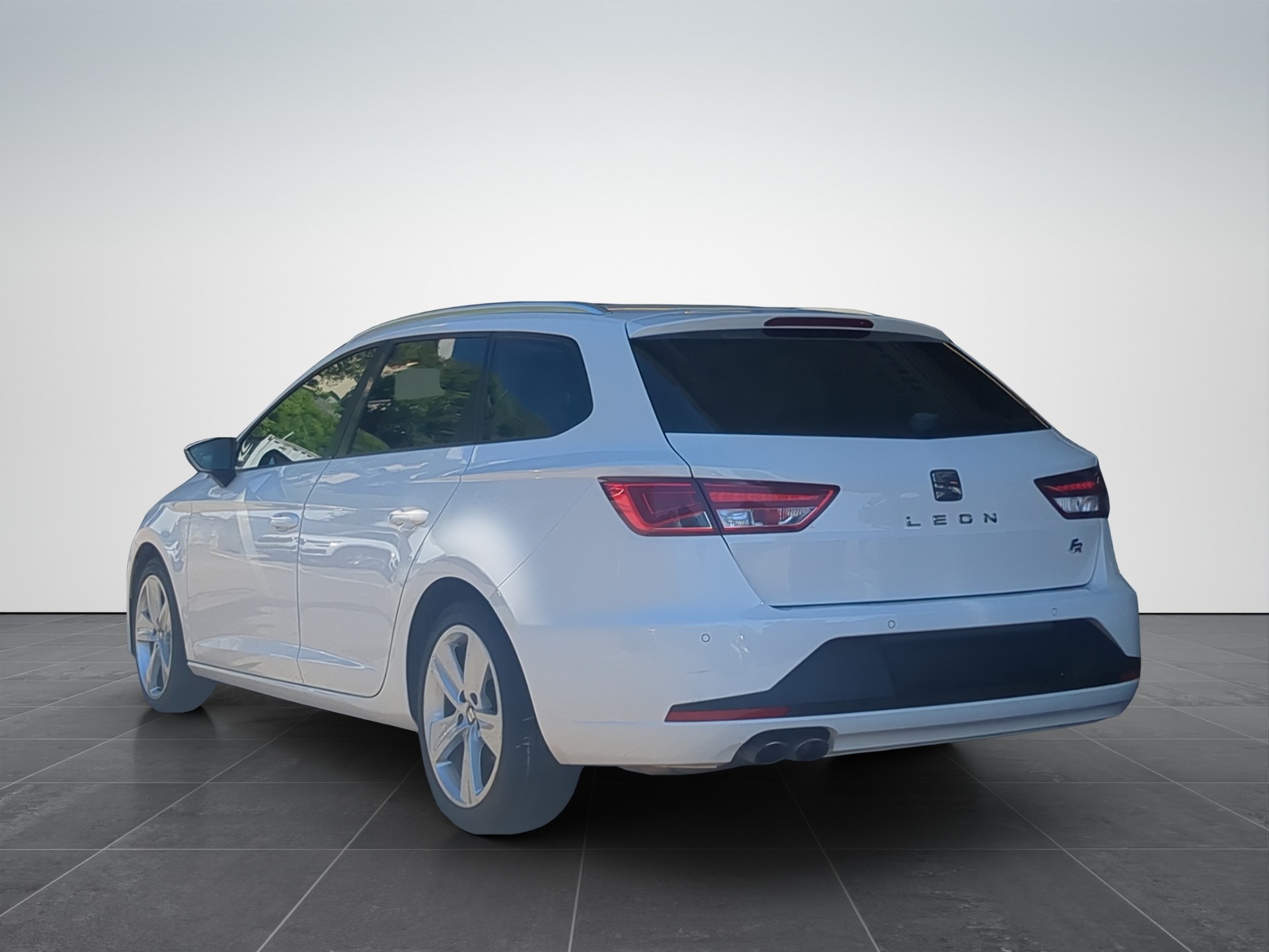 SEAT Leon ST 2.0 TDI FR Line-image-2