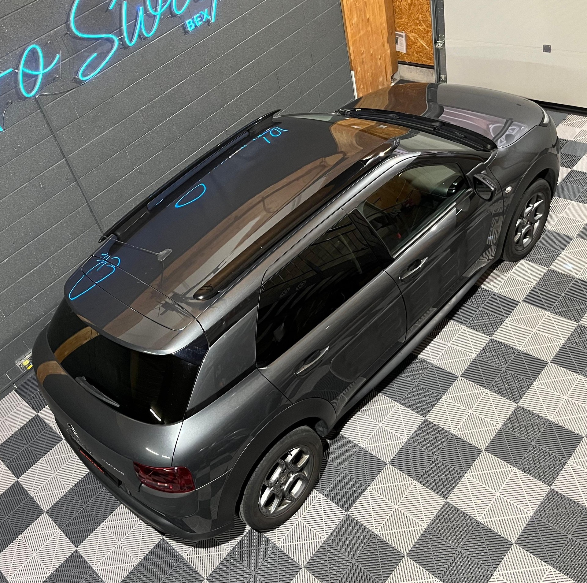 CITROEN C4 Cactus 1.2 e-THP Shine Edition-image-2