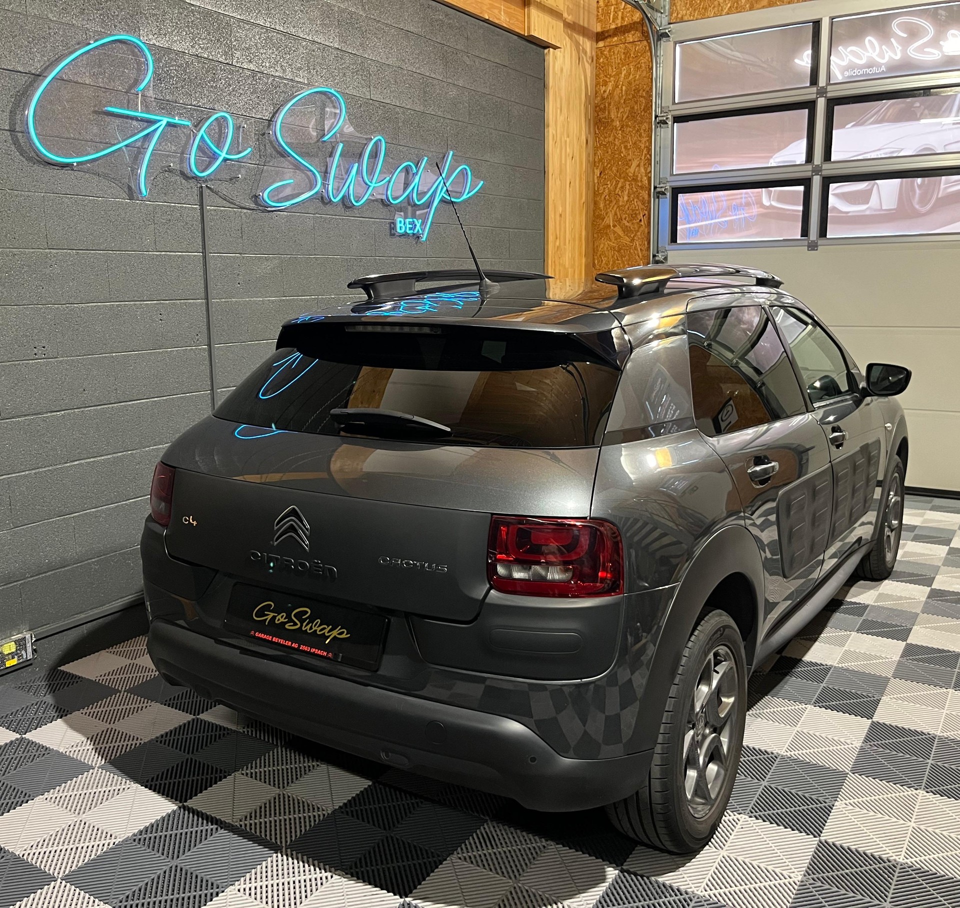 CITROEN C4 Cactus 1.2 e-THP Shine Edition-image-3
