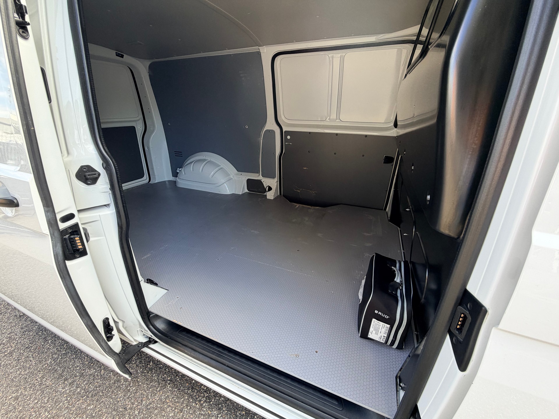 VW T6.1 2.0 TDI 4Motion LANG-image-10
