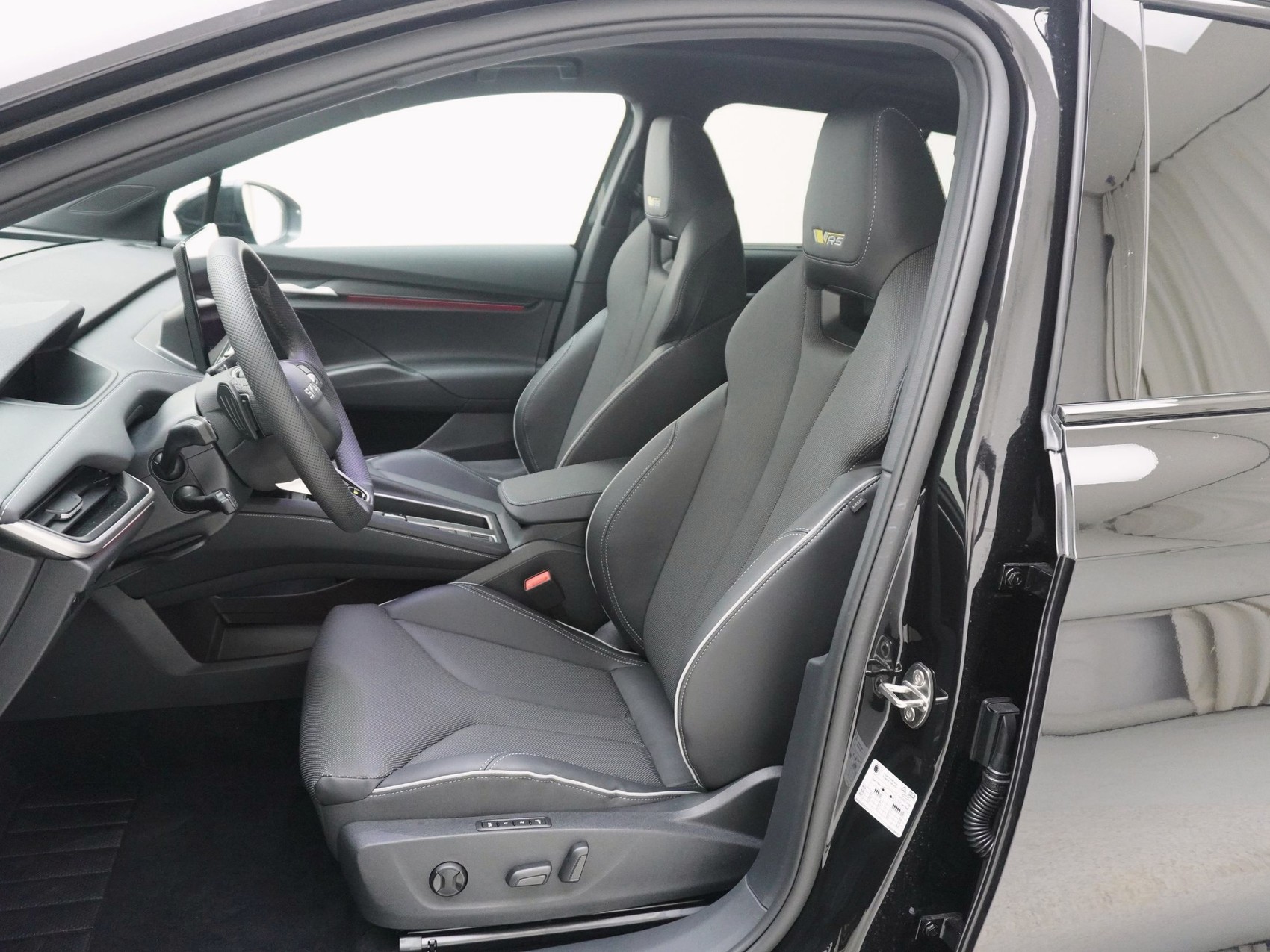 SKODA Enyaq iV RS-Suite MAXX-image-12