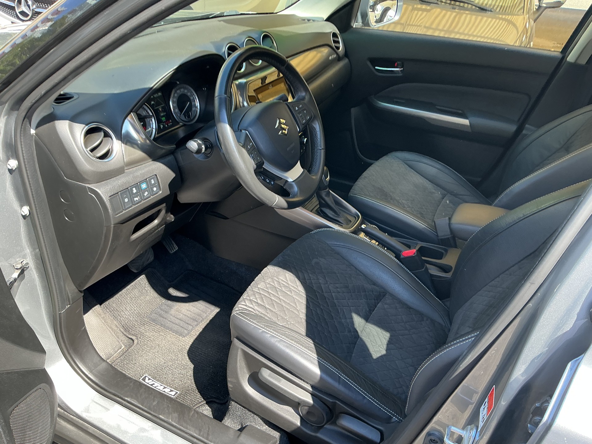 SUZUKI Vitara 1.5 Hybrid Edition 35 Top 4x4 AGS-image-10