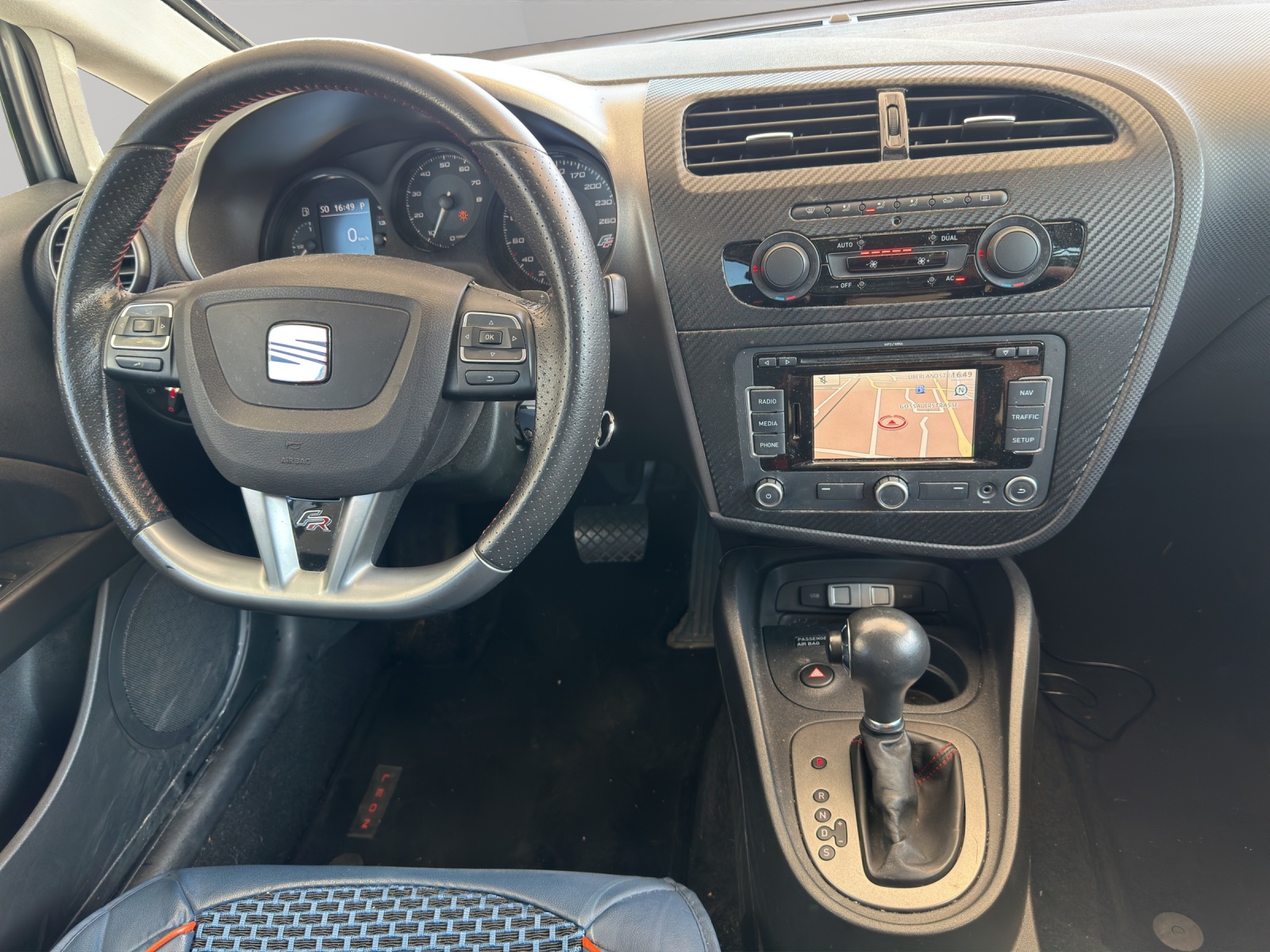 SEAT Leon 2.0 TSI FR DSG-image-11