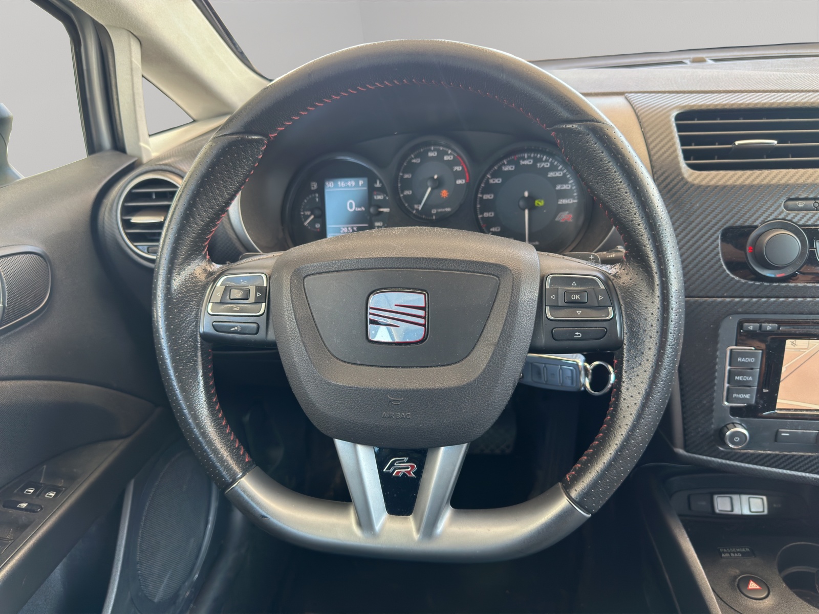 SEAT Leon 2.0 TSI FR DSG-image-18