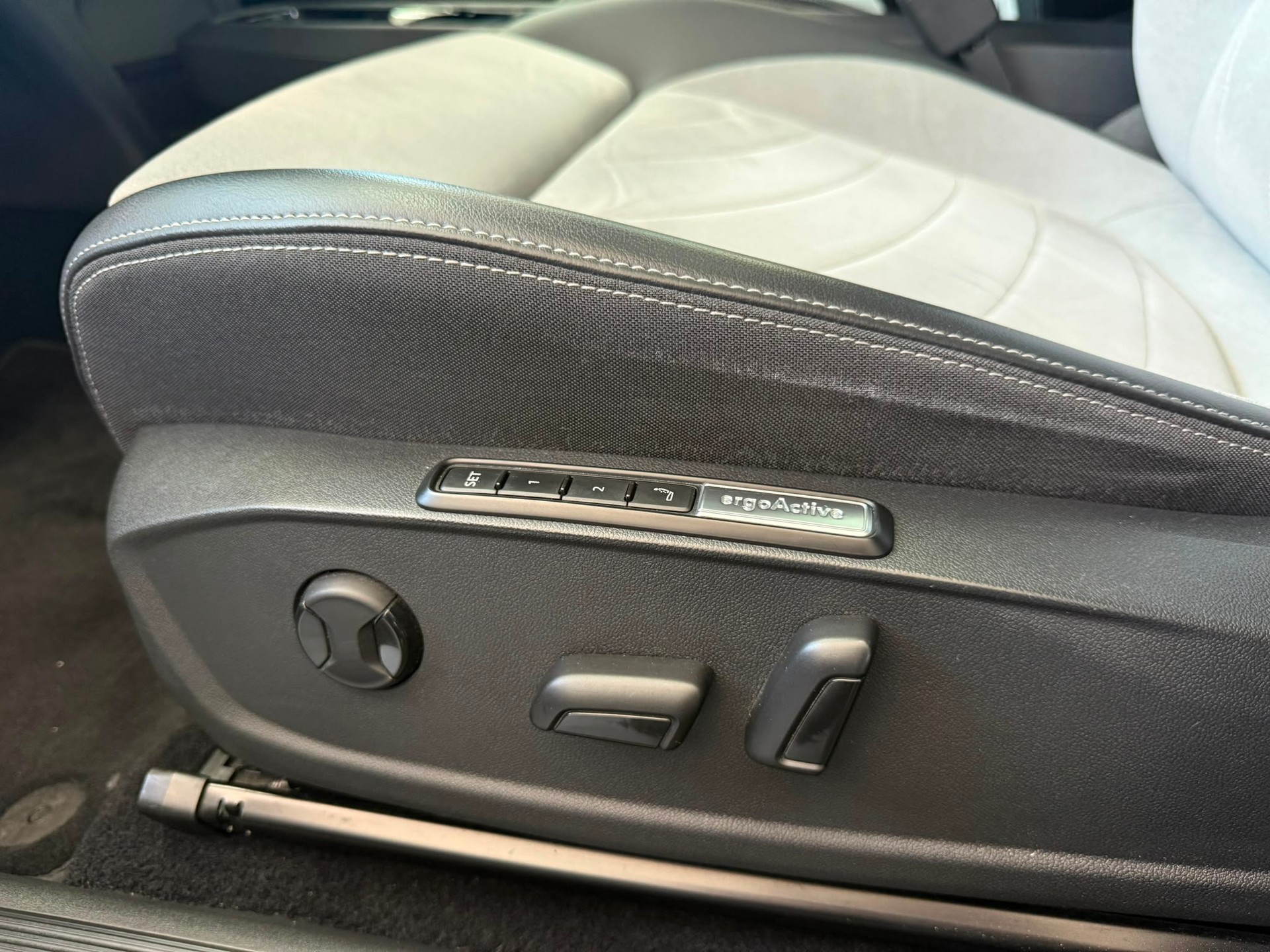 VW ID.3 Pro Performance *Massagesitze* *Pano Dach* *Werksgarantie* 58 kWh Life Plus Zoll-image-11