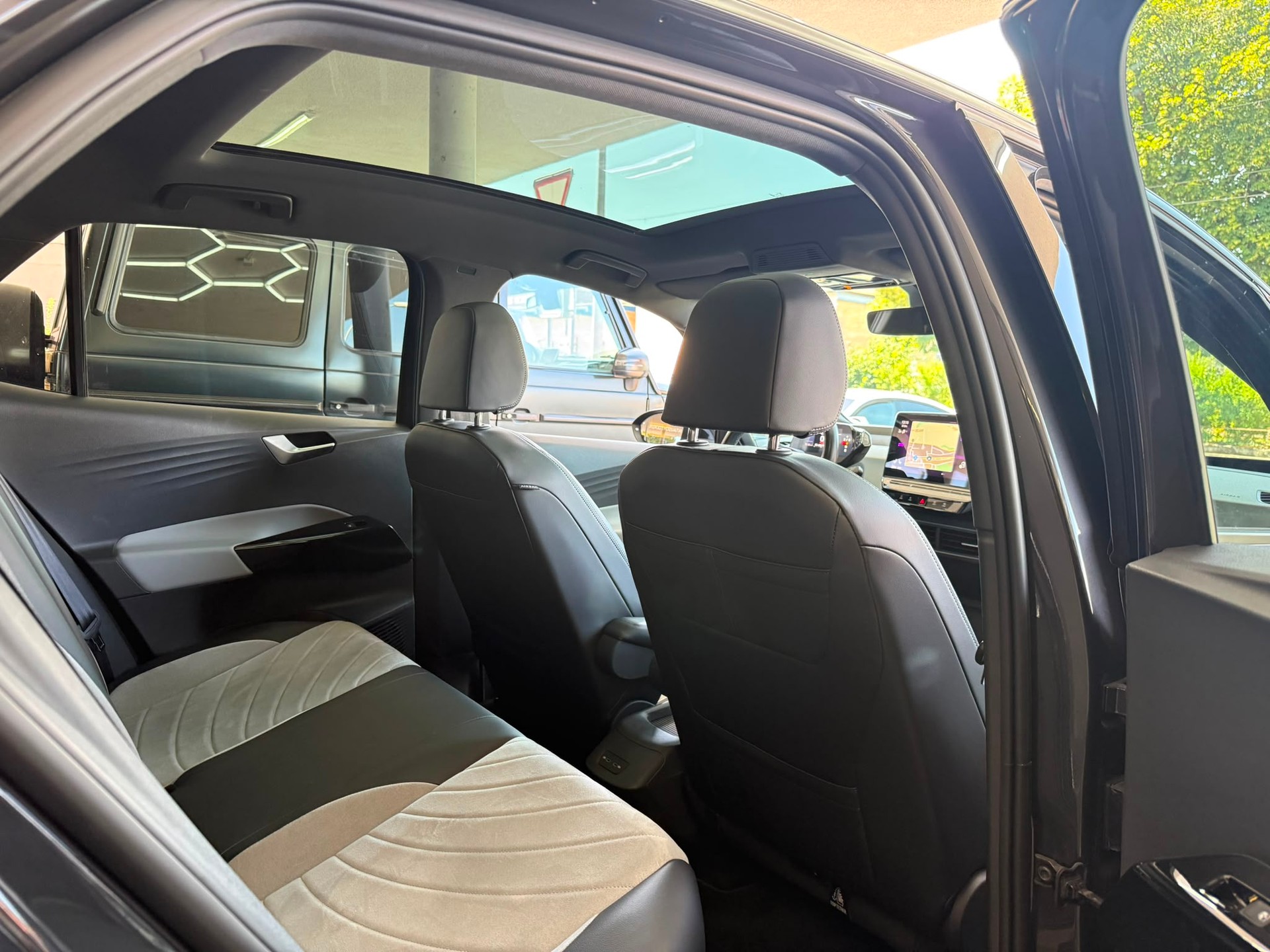 VW ID.3 Pro Performance *Massagesitze* *Pano Dach* *Werksgarantie* 58 kWh Life Plus Zoll-image-17