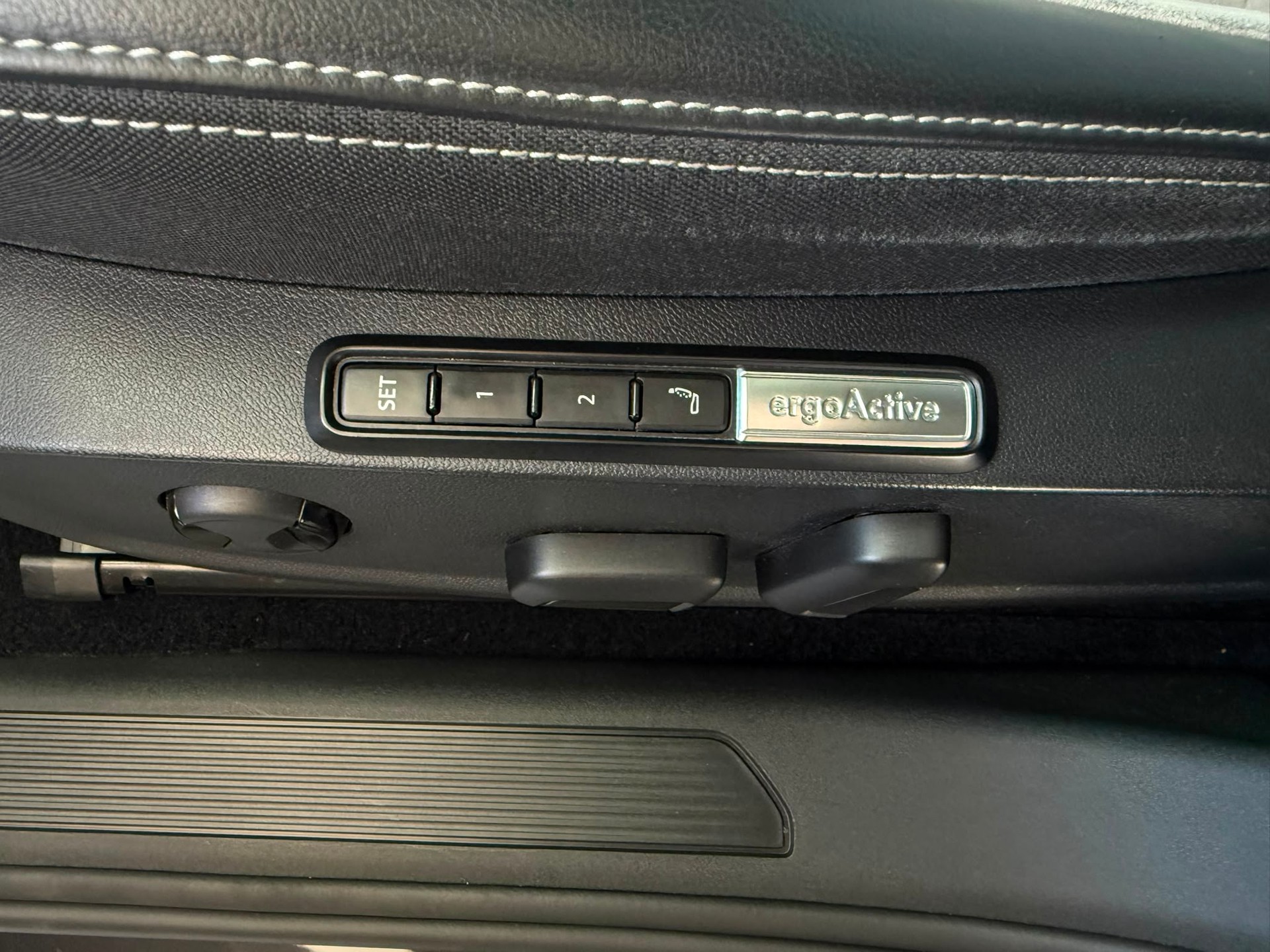 VW ID.3 Pro Performance *Massagesitze* *Pano Dach* *Werksgarantie* 58 kWh Life Plus Zoll-image-12