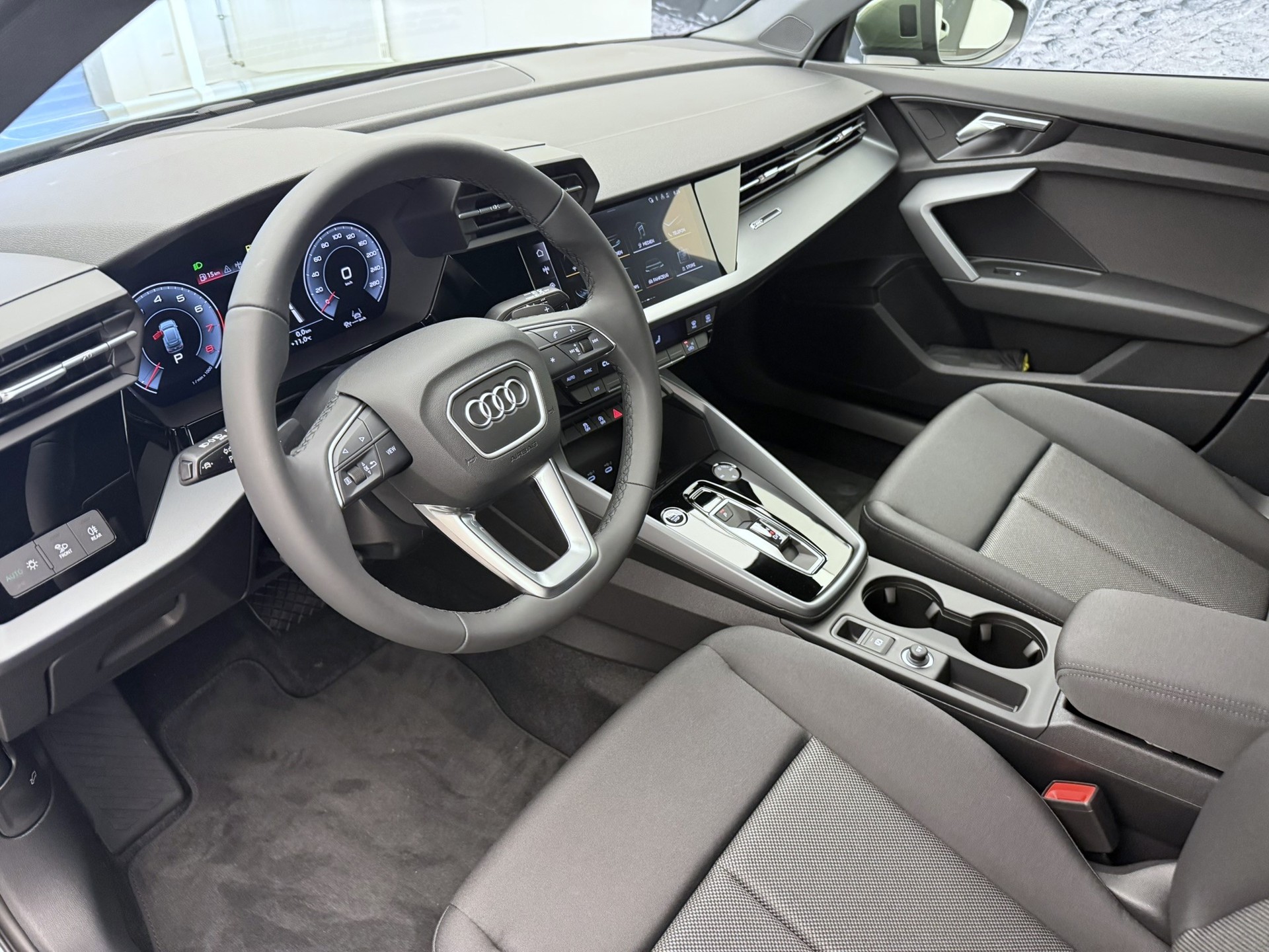 AUDI A3 Sportback TFSI 110 kW Attraction S tronic-image-5
