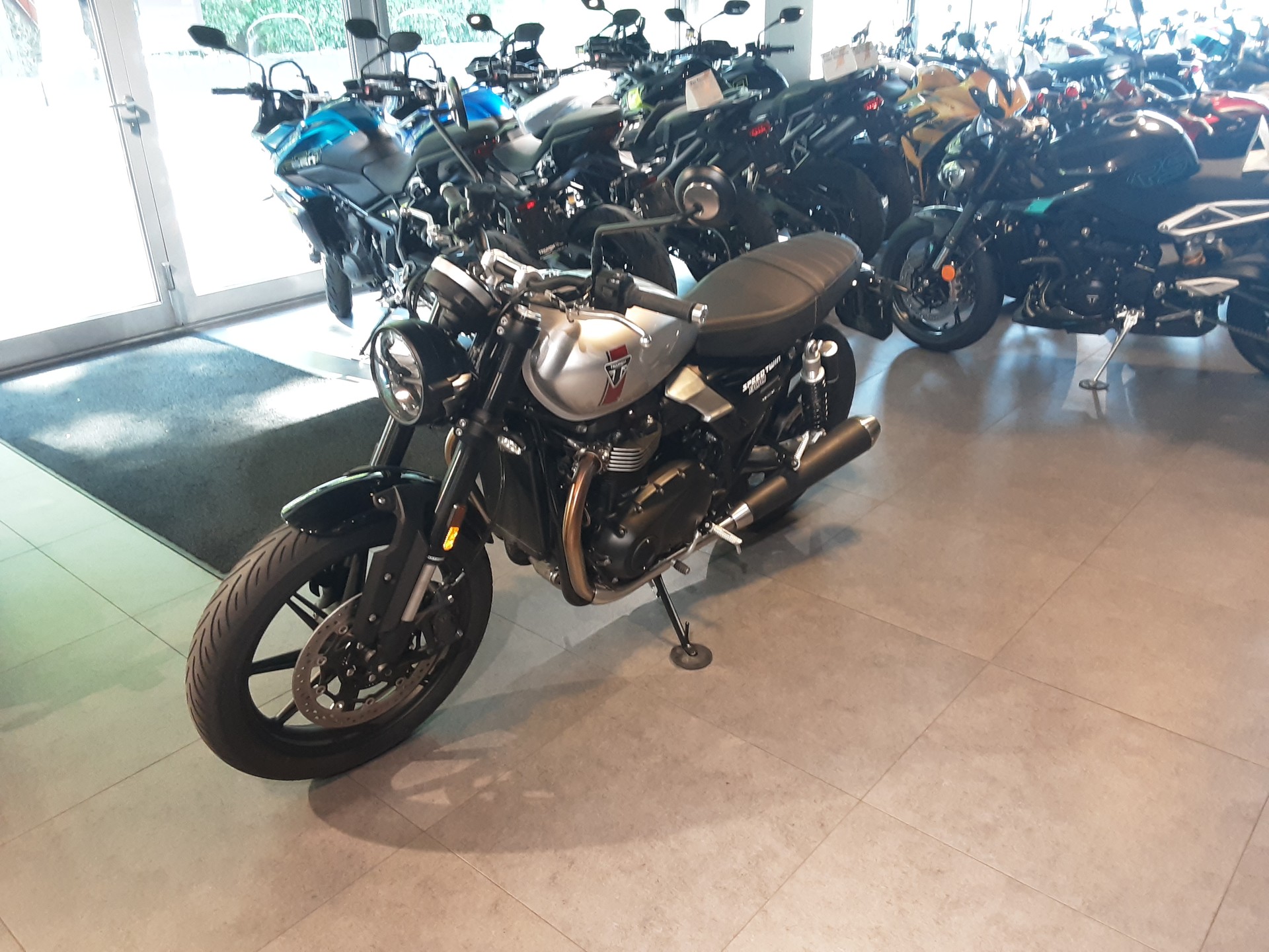 TRIUMPH Speed Twin 900-image-3