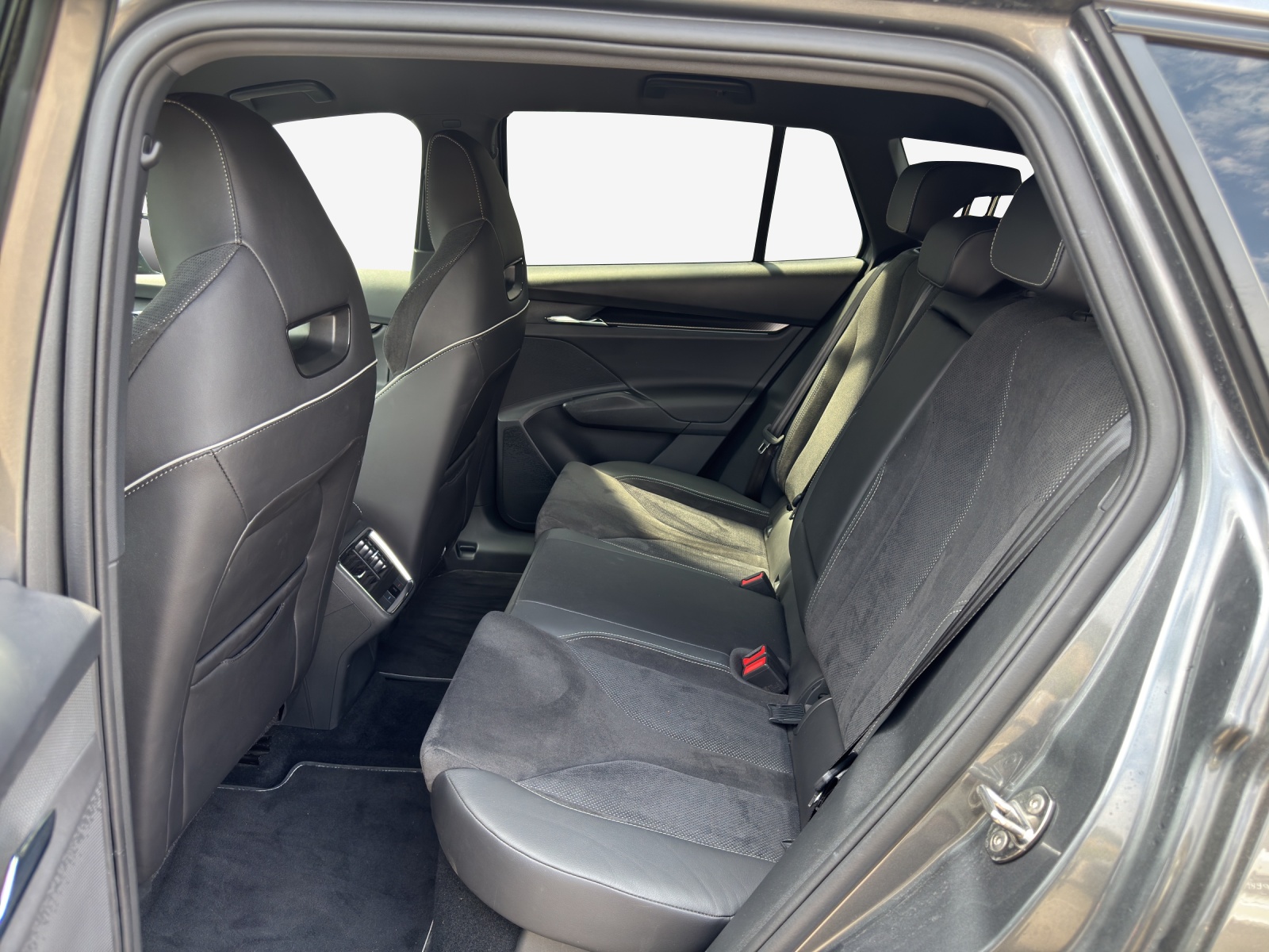 SKODA Enyaq iV 80x SportLine-image-11