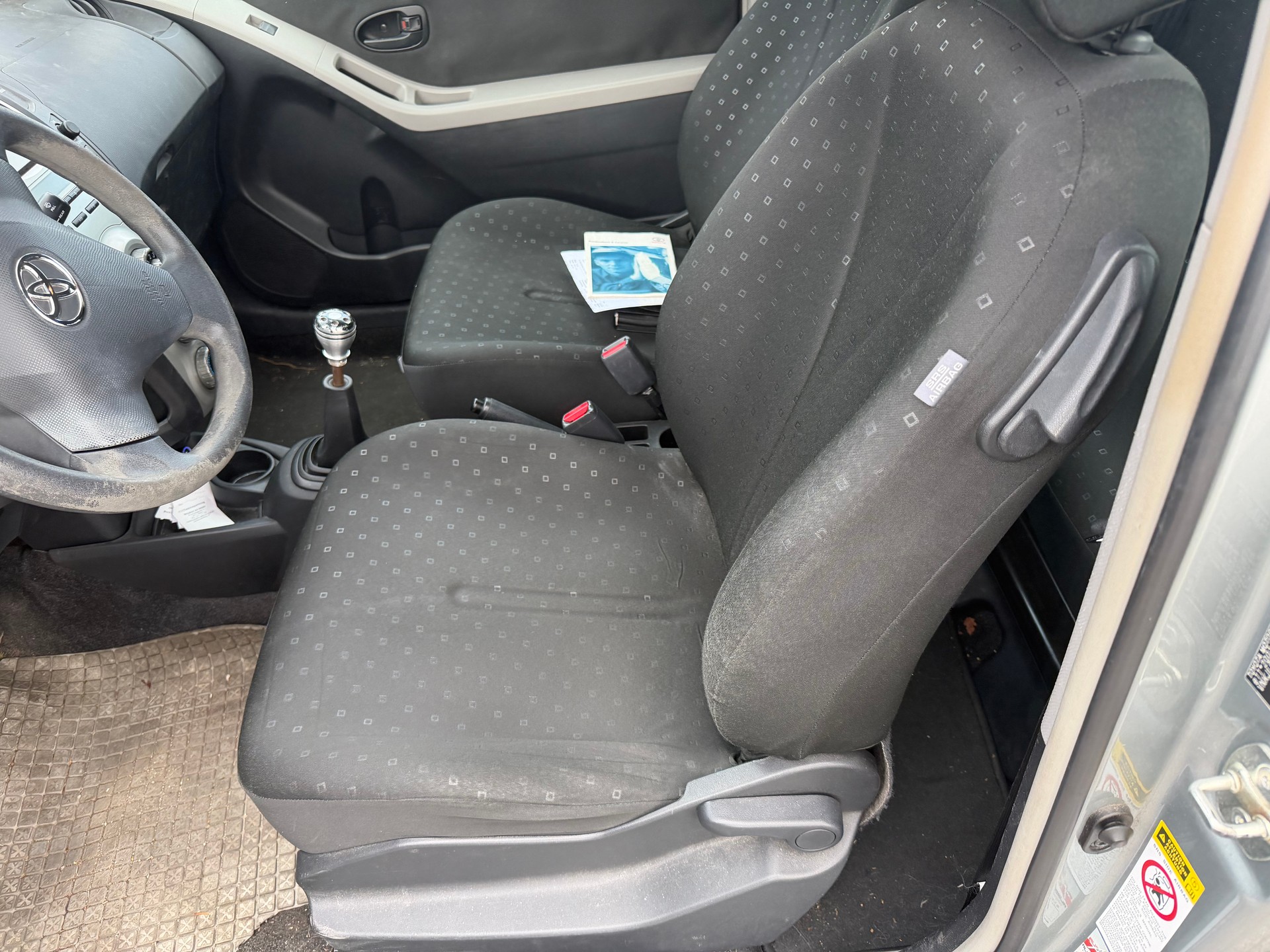 TOYOTA Yaris 1.3 Linea Luna-image-6