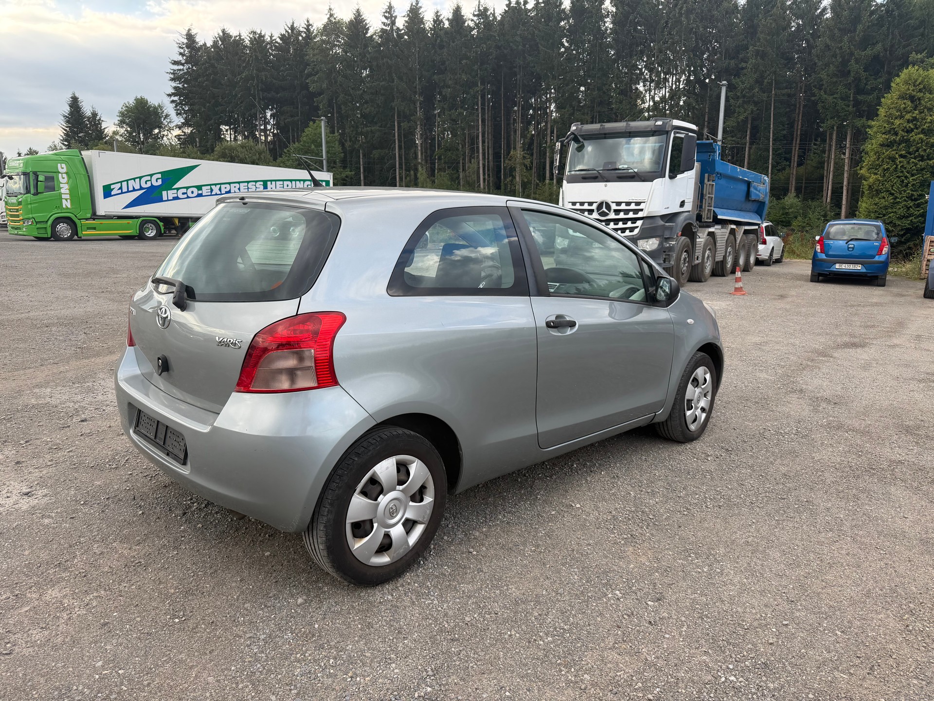 TOYOTA Yaris 1.3 Linea Luna-image-4