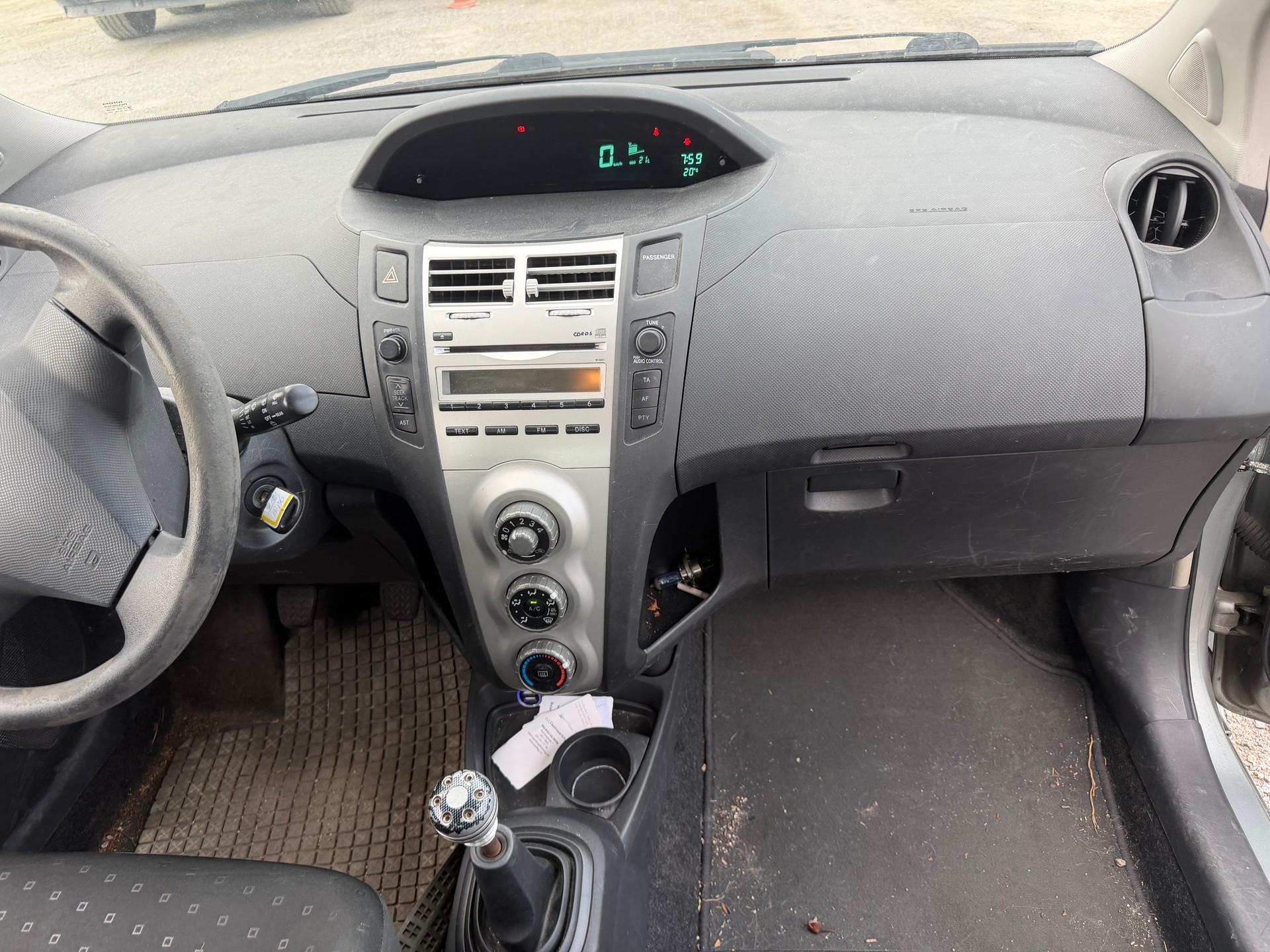 TOYOTA Yaris 1.3 Linea Luna-image-10