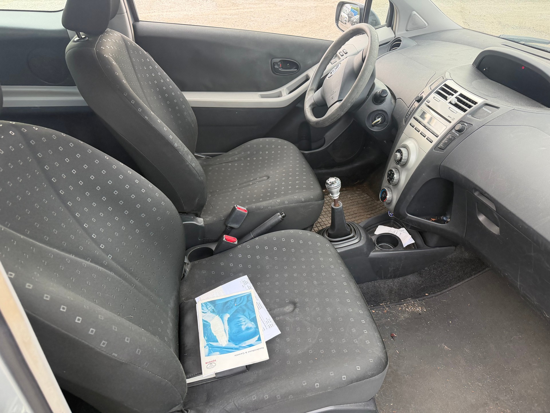 TOYOTA Yaris 1.3 Linea Luna-image-7