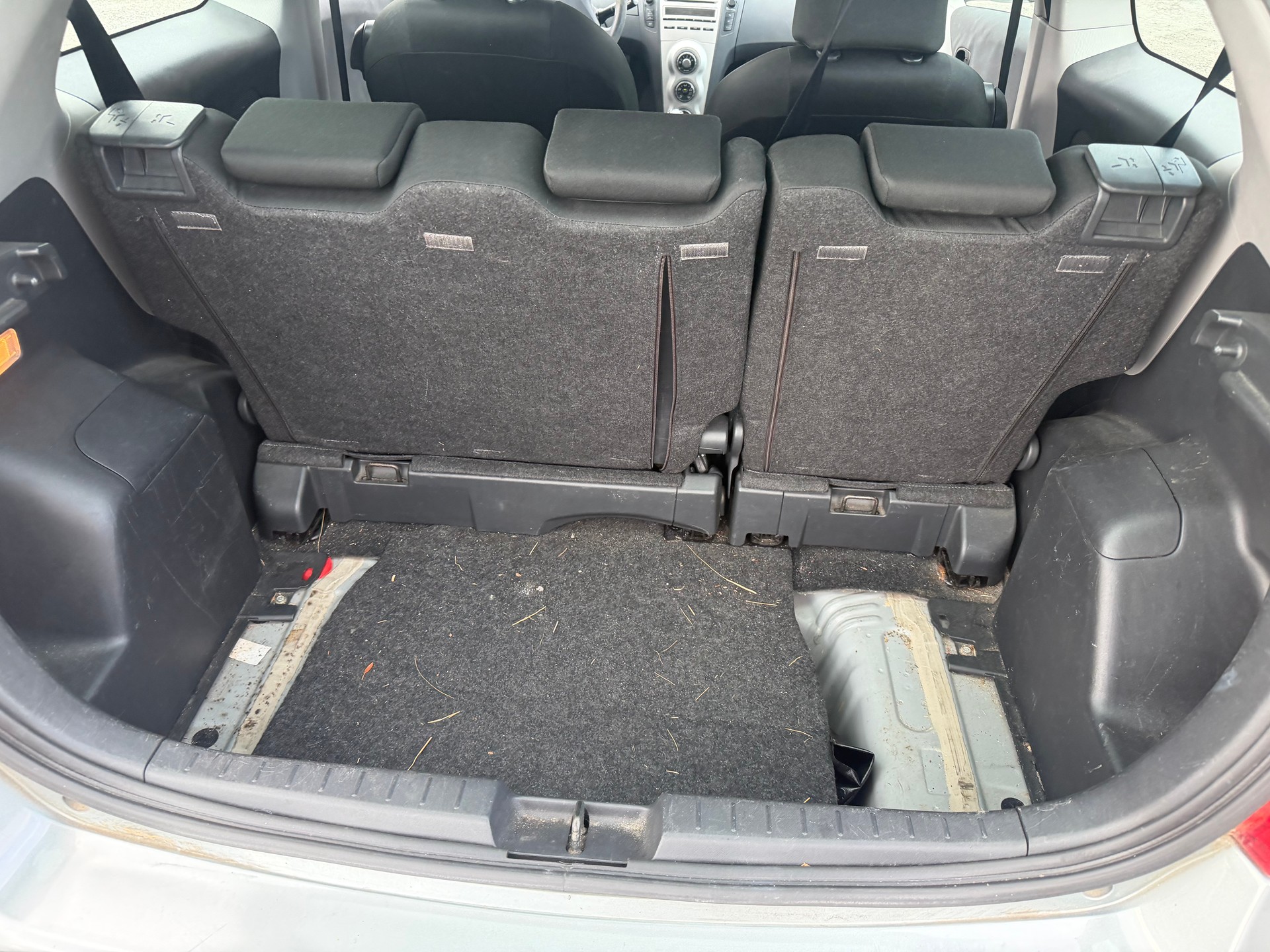 TOYOTA Yaris 1.3 Linea Luna-image-9