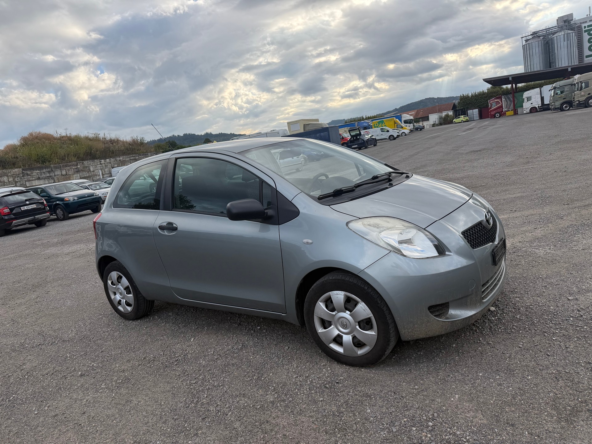 TOYOTA Yaris 1.3 Linea Luna-image-2