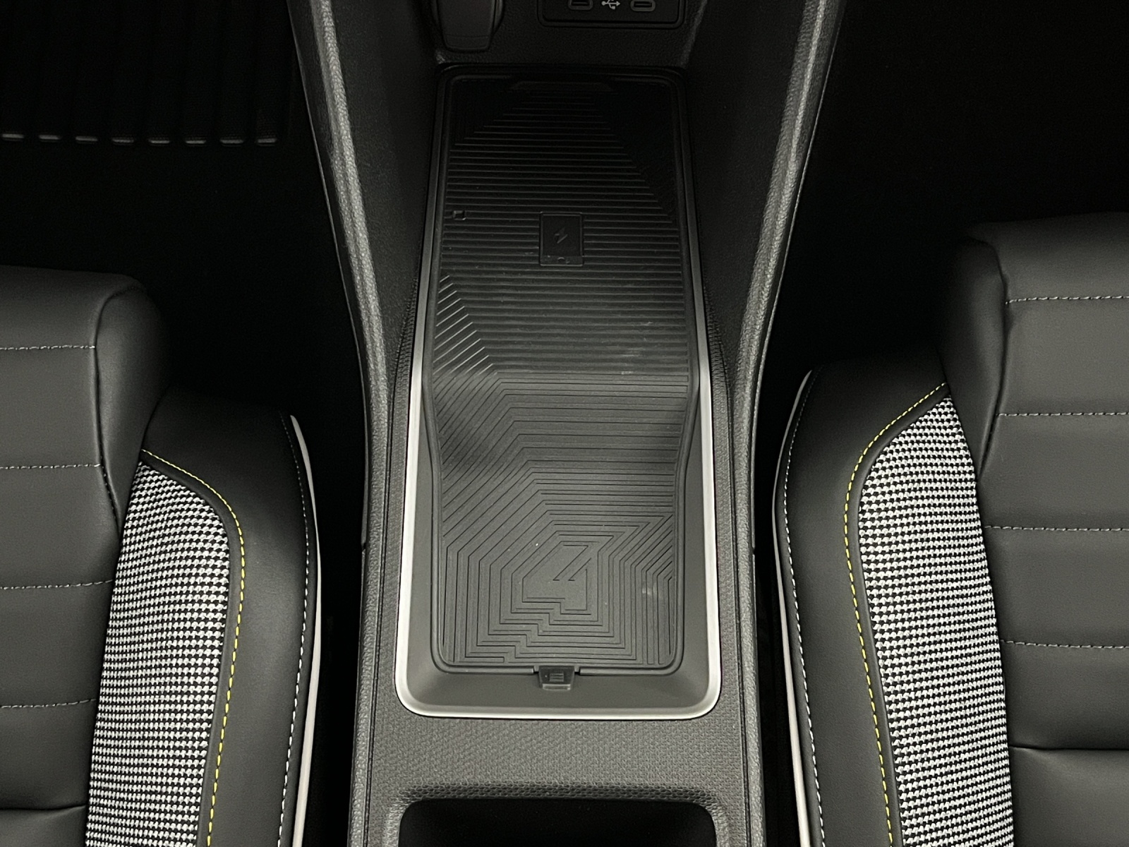 RENAULT R4 E-Tech Comfort Range plein sud iconic-image-13