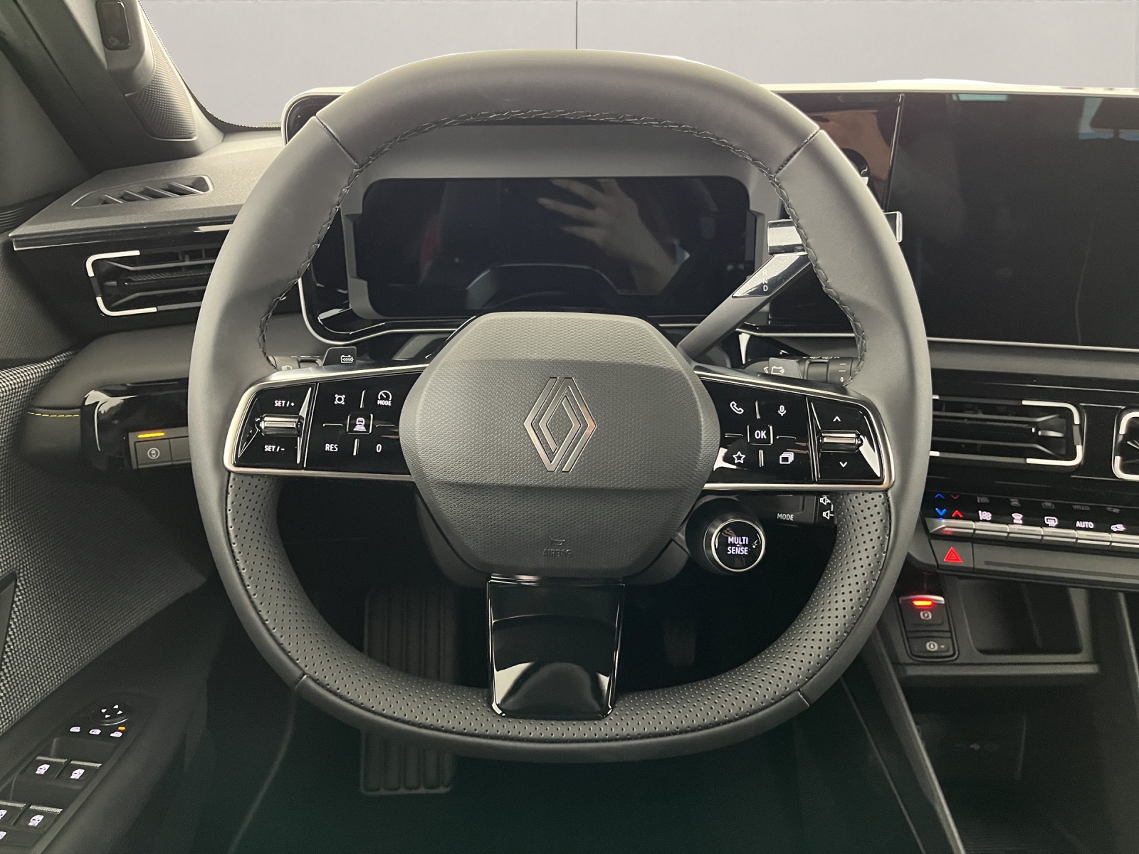 RENAULT R4 E-Tech Comfort Range plein sud iconic-image-9