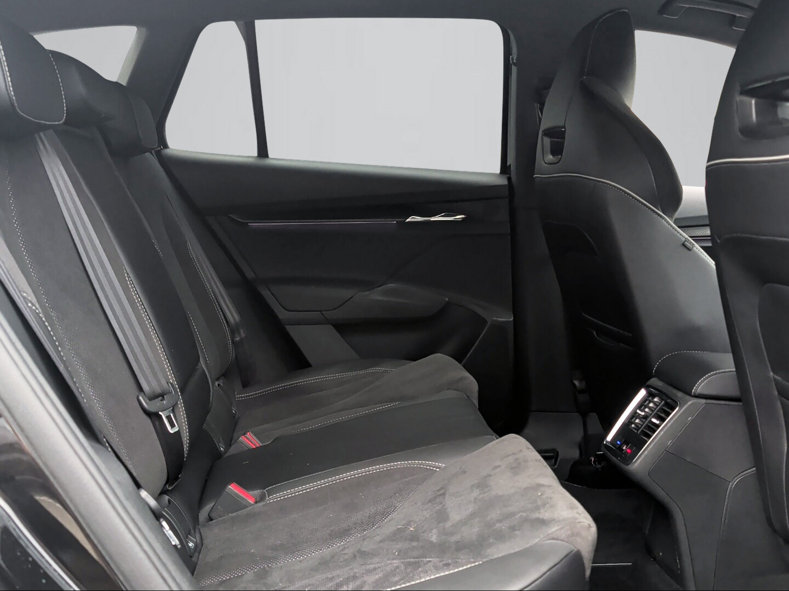 SKODA Enyaq iV 80x SportLine-image-8