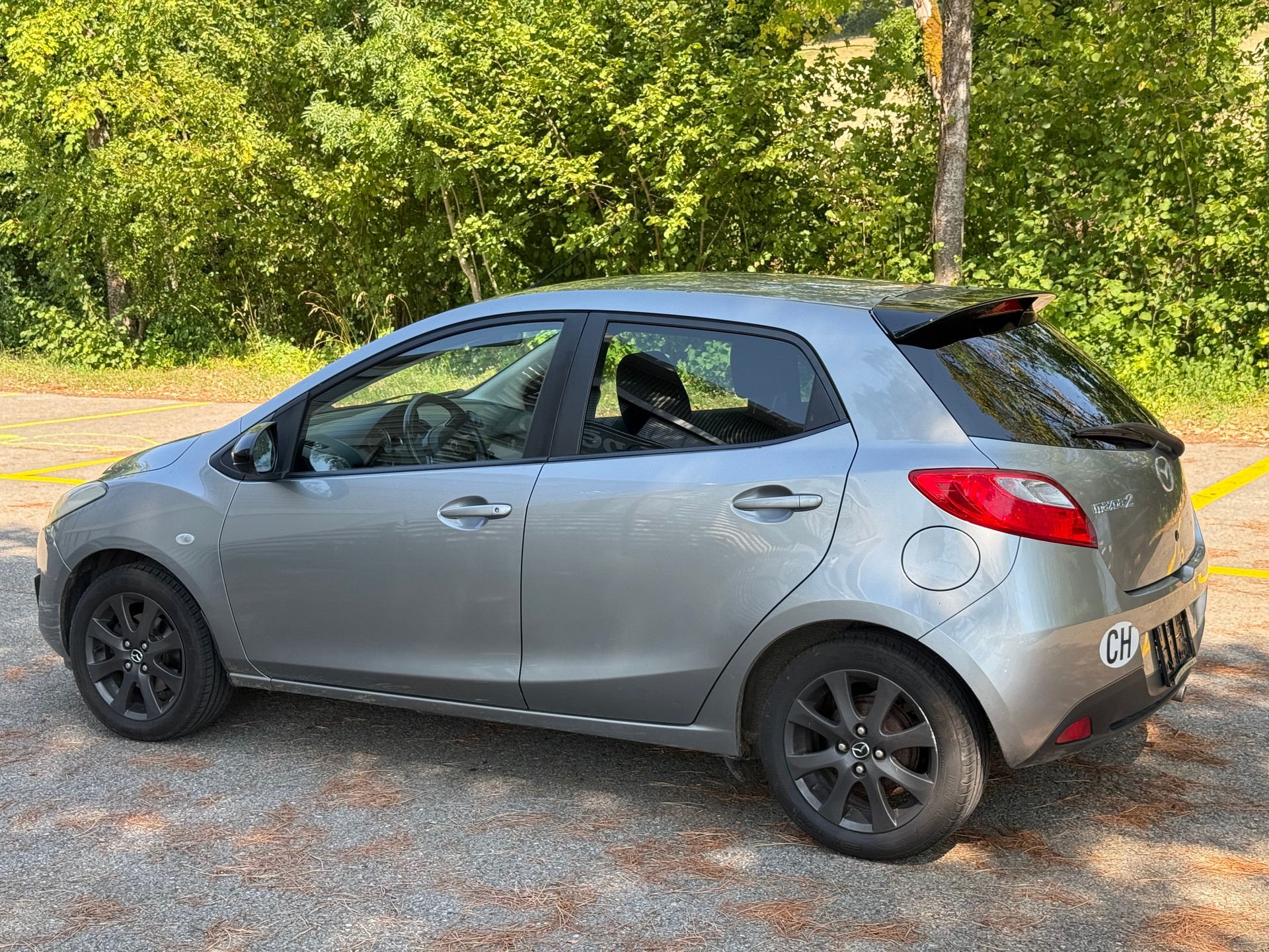 MAZDA 2 1.3i 16V Voila ma Suisse Edition-image-5
