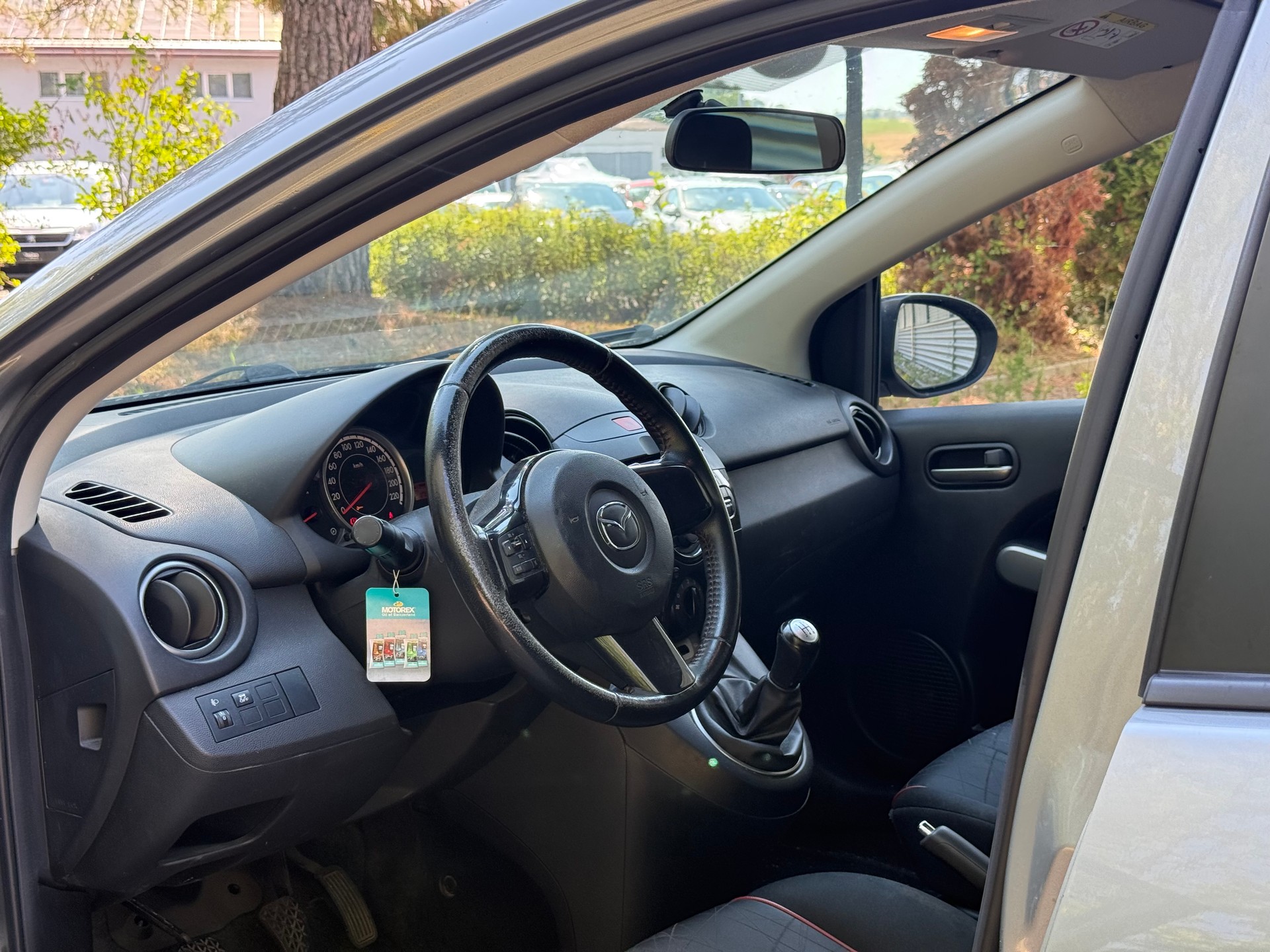 MAZDA 2 1.3i 16V Voila ma Suisse Edition-image-7