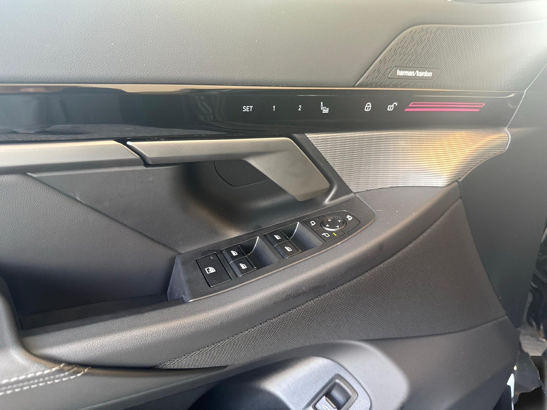 BMW 520d xDrive Touring-image-12