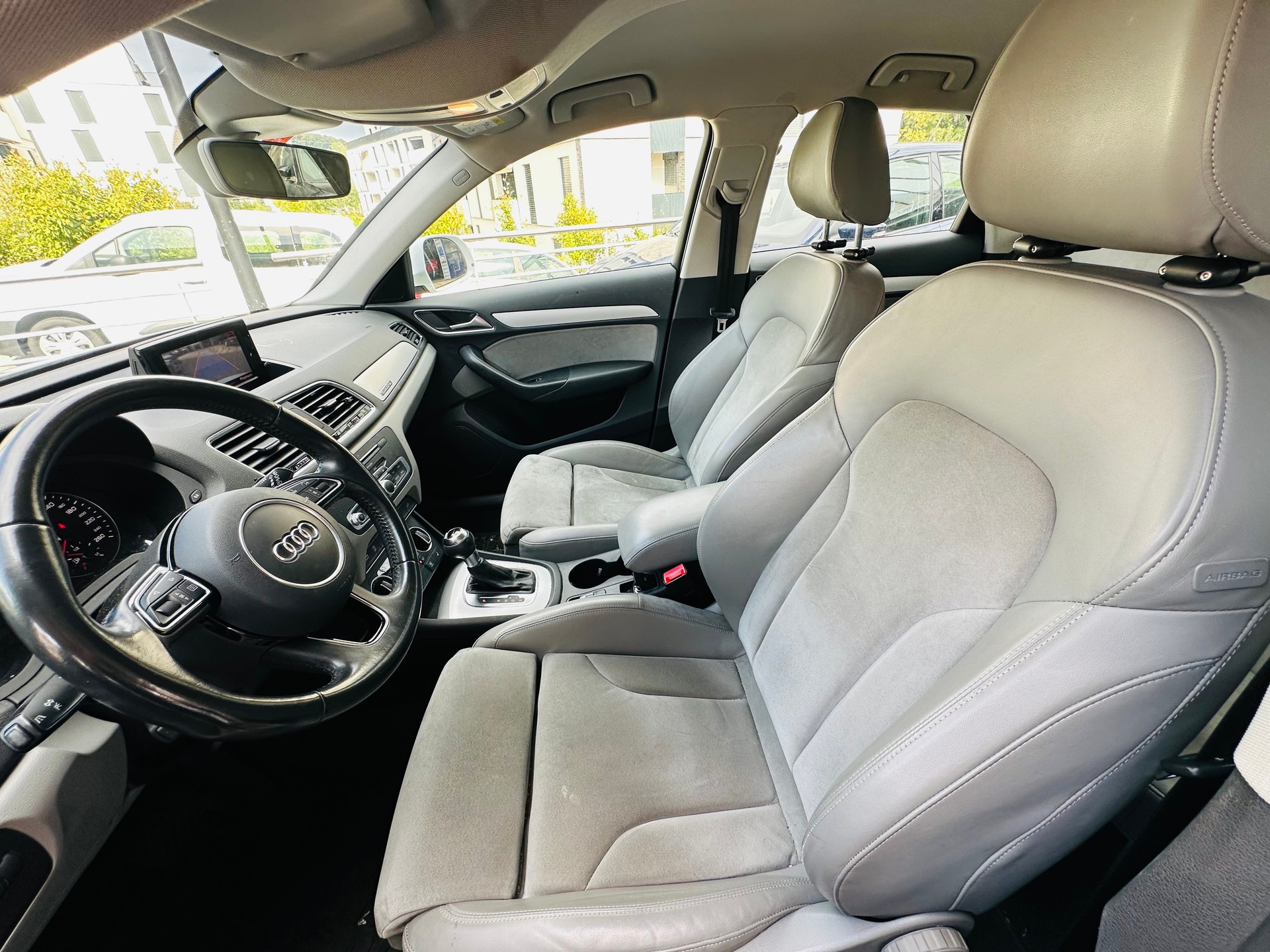 AUDI Q3 2.0 TFSI sport quattro S-tronic-image-8