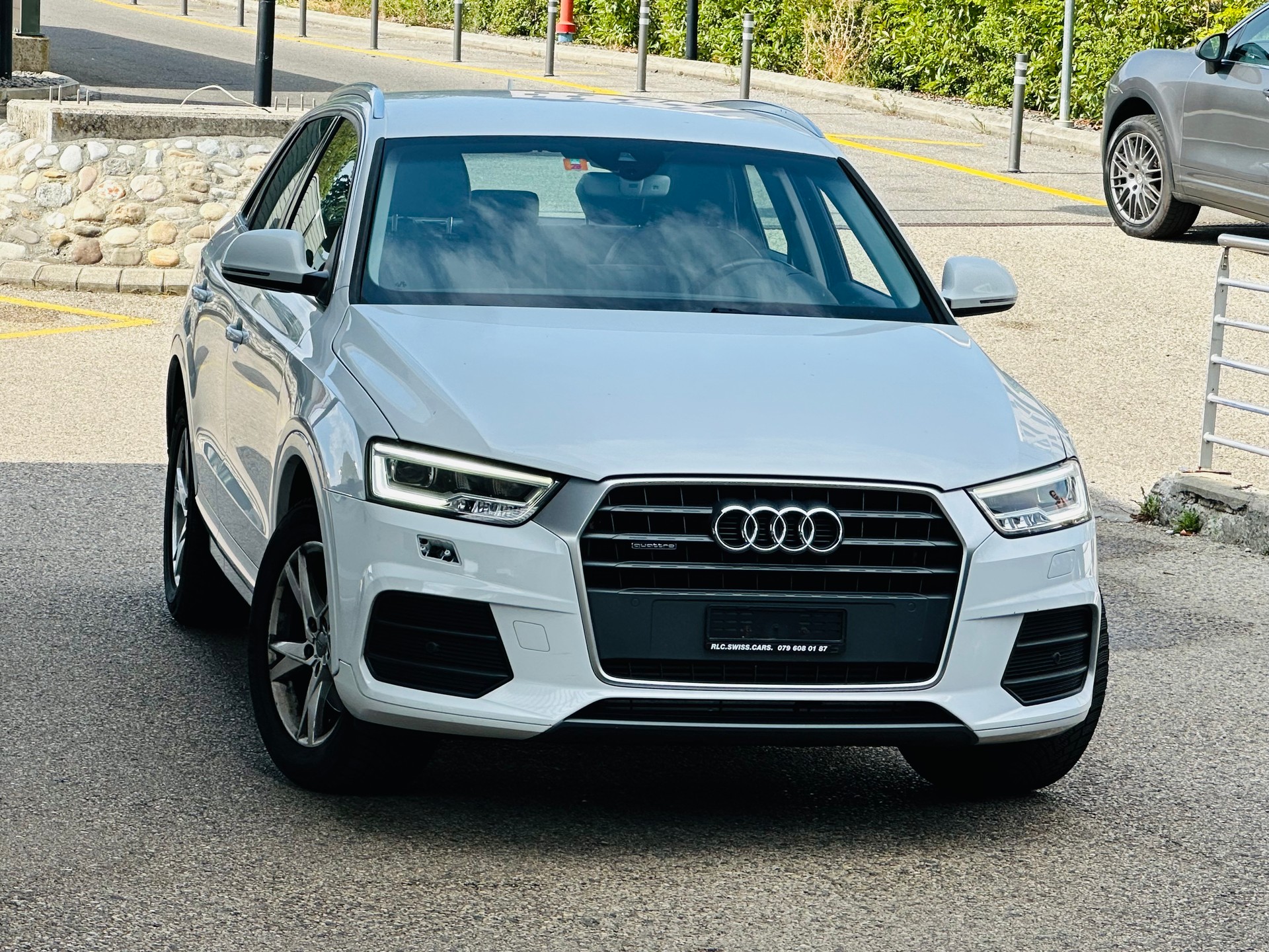 AUDI Q3 2.0 TFSI sport quattro S-tronic-image-2