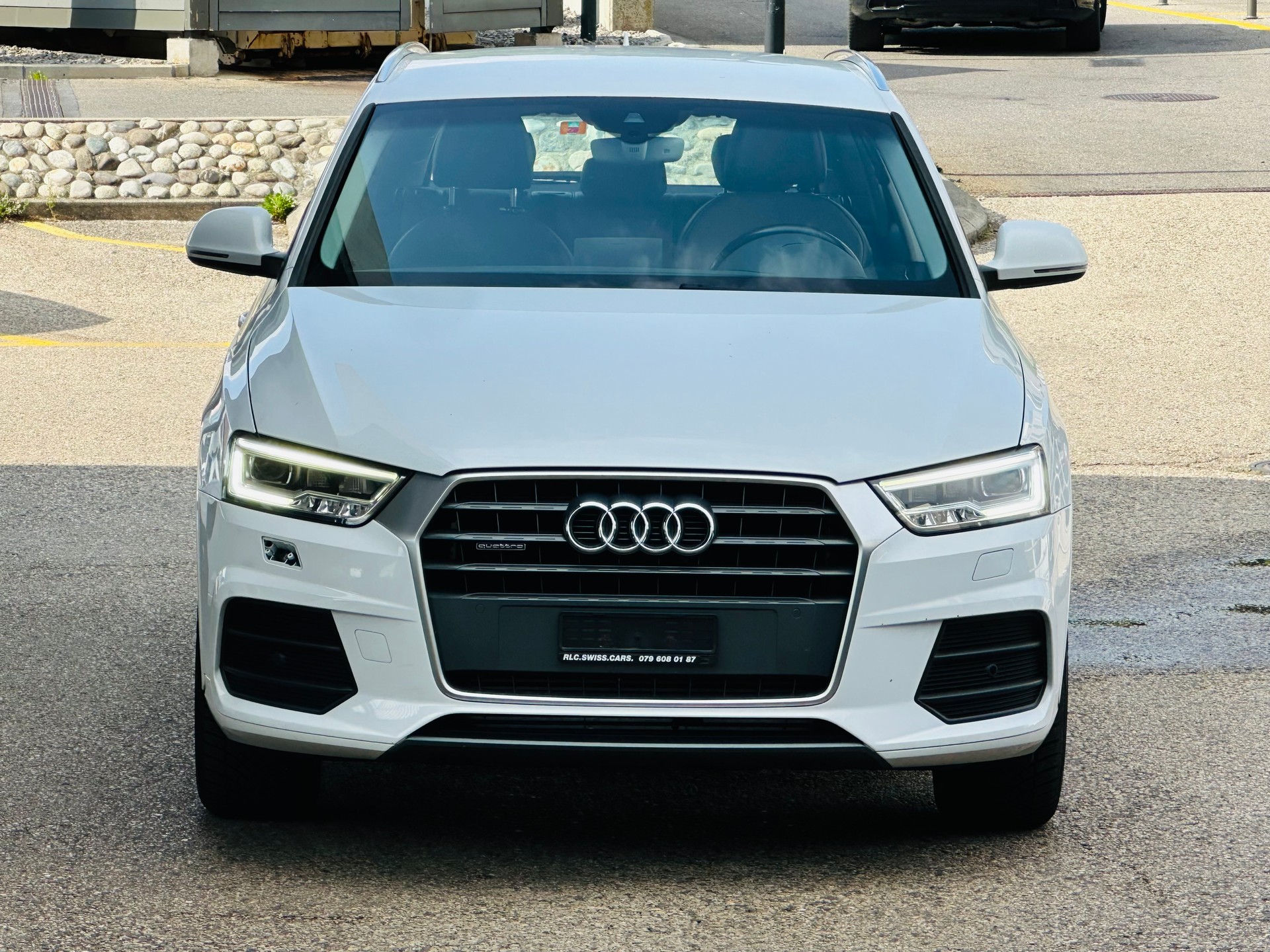AUDI Q3 2.0 TFSI sport quattro S-tronic-image-3