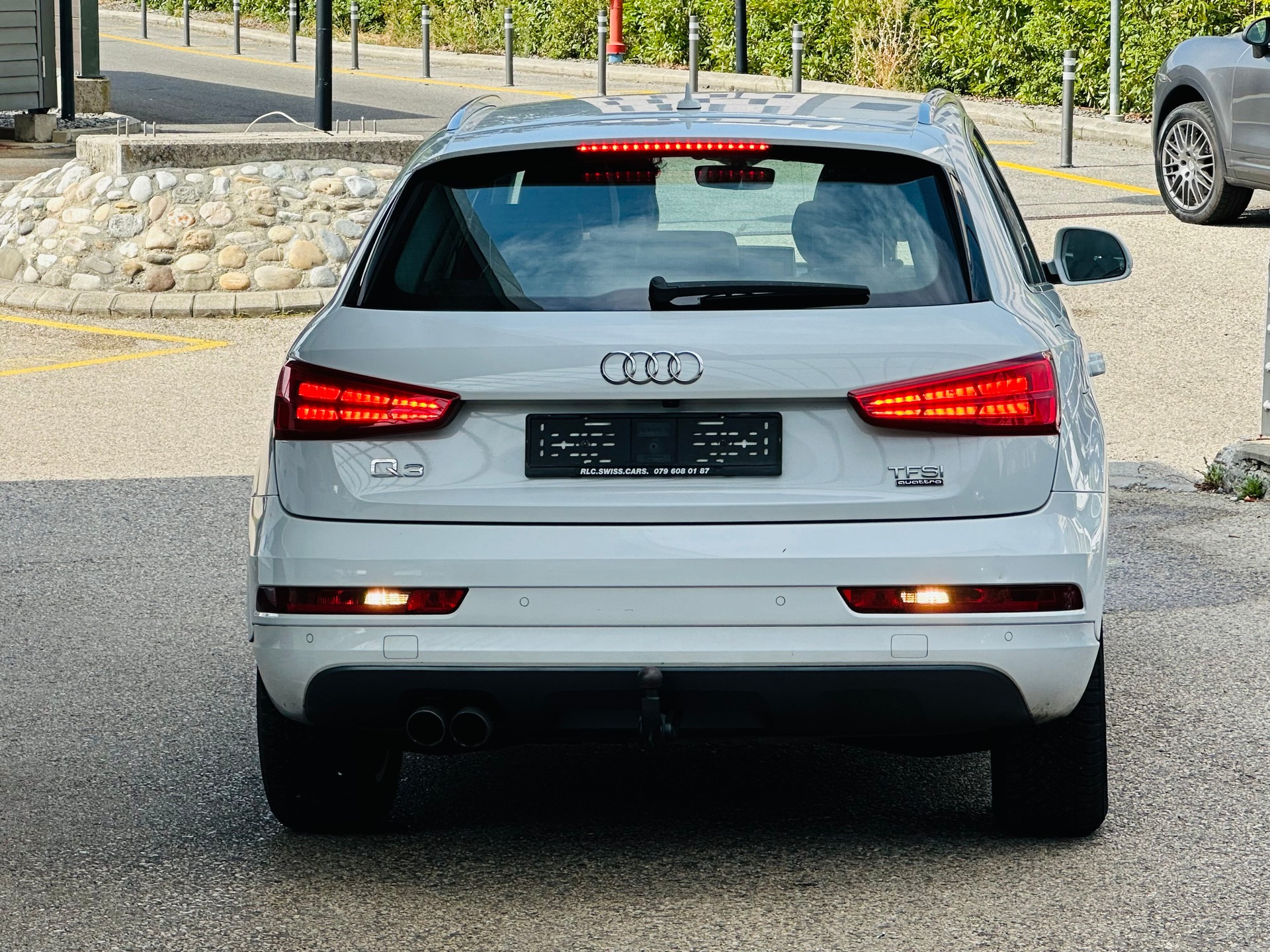 AUDI Q3 2.0 TFSI sport quattro S-tronic-image-5