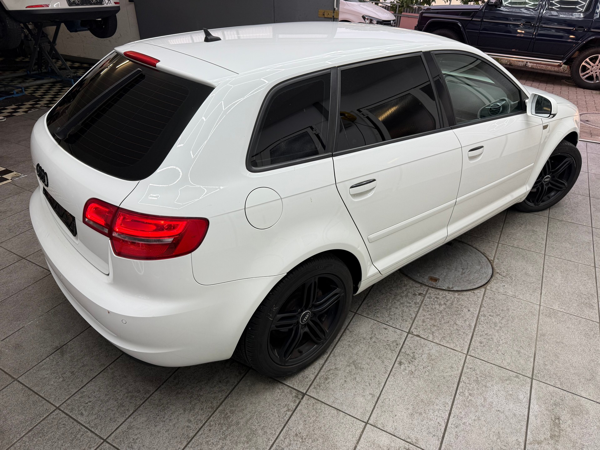 AUDI A3 Sportback 2.0 TDI Ambition S-Tronic-image-2