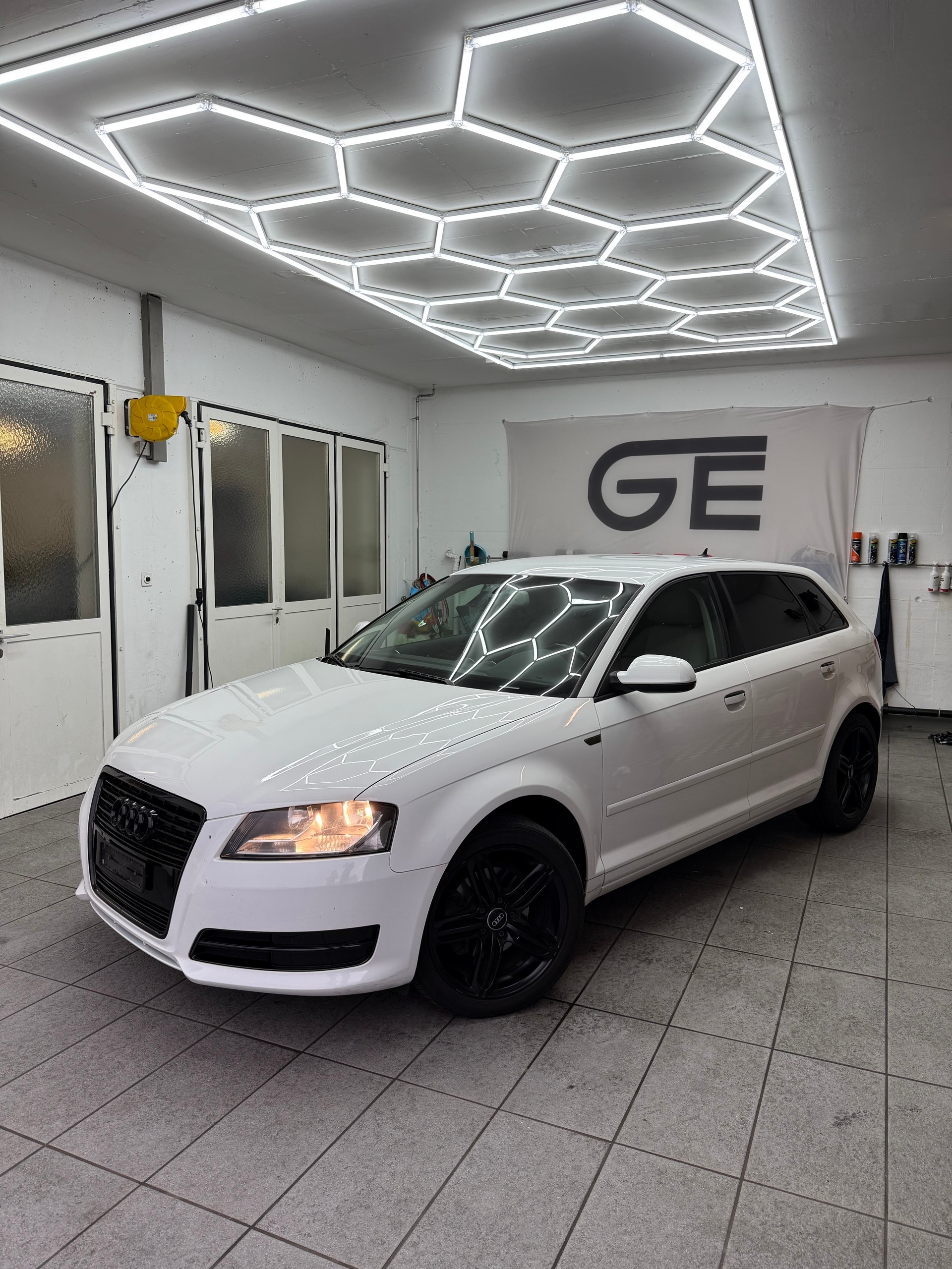 AUDI A3 Sportback 2.0 TDI Ambition S-Tronic-image-0